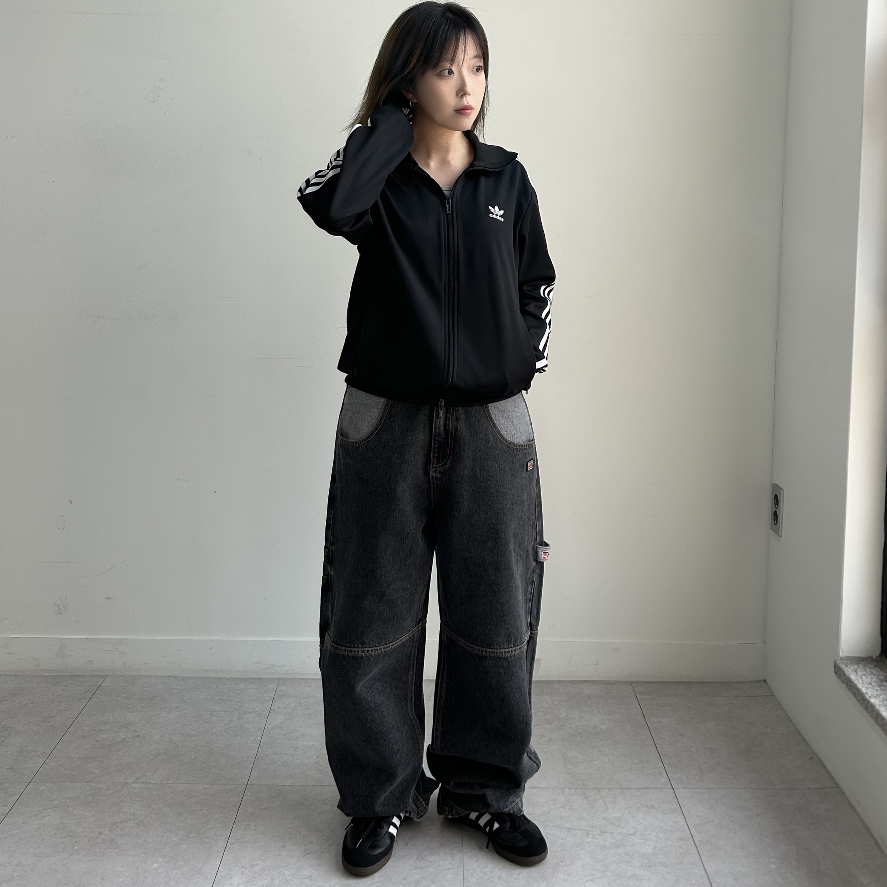 SPORT CHAMBER SC Star Carpenter Denim Pants BLACK 착용 스타일 - 1