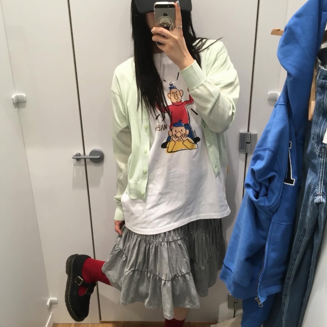 MAINBOOTH [Pat&Mat] Victory T-shirt White 착용 스타일 - 3