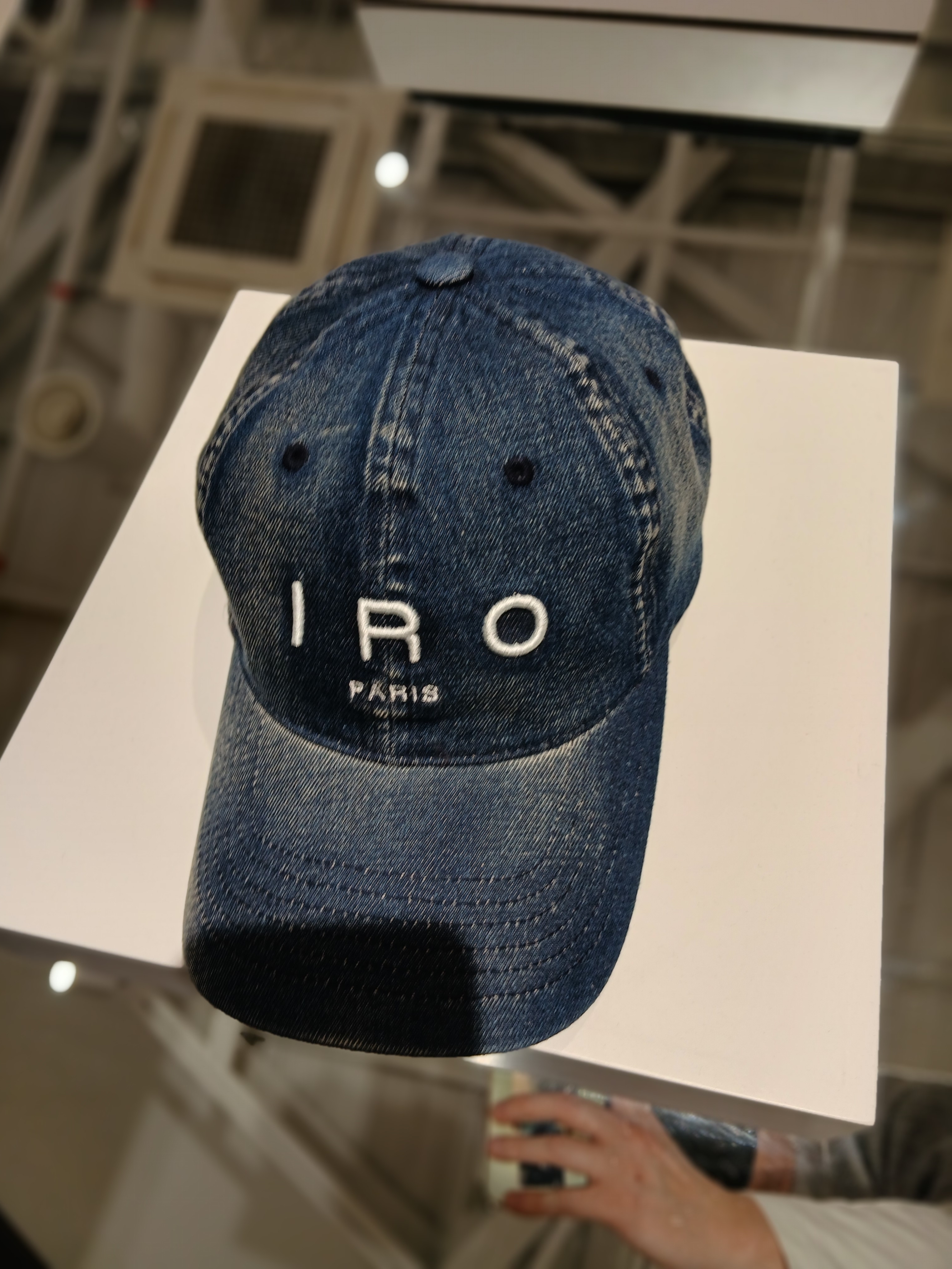Iro Logo Nylon Ball Cap Black, IRO Vague Cushion Wide Straight Fit Pants Gray 착용 스타일 - 6