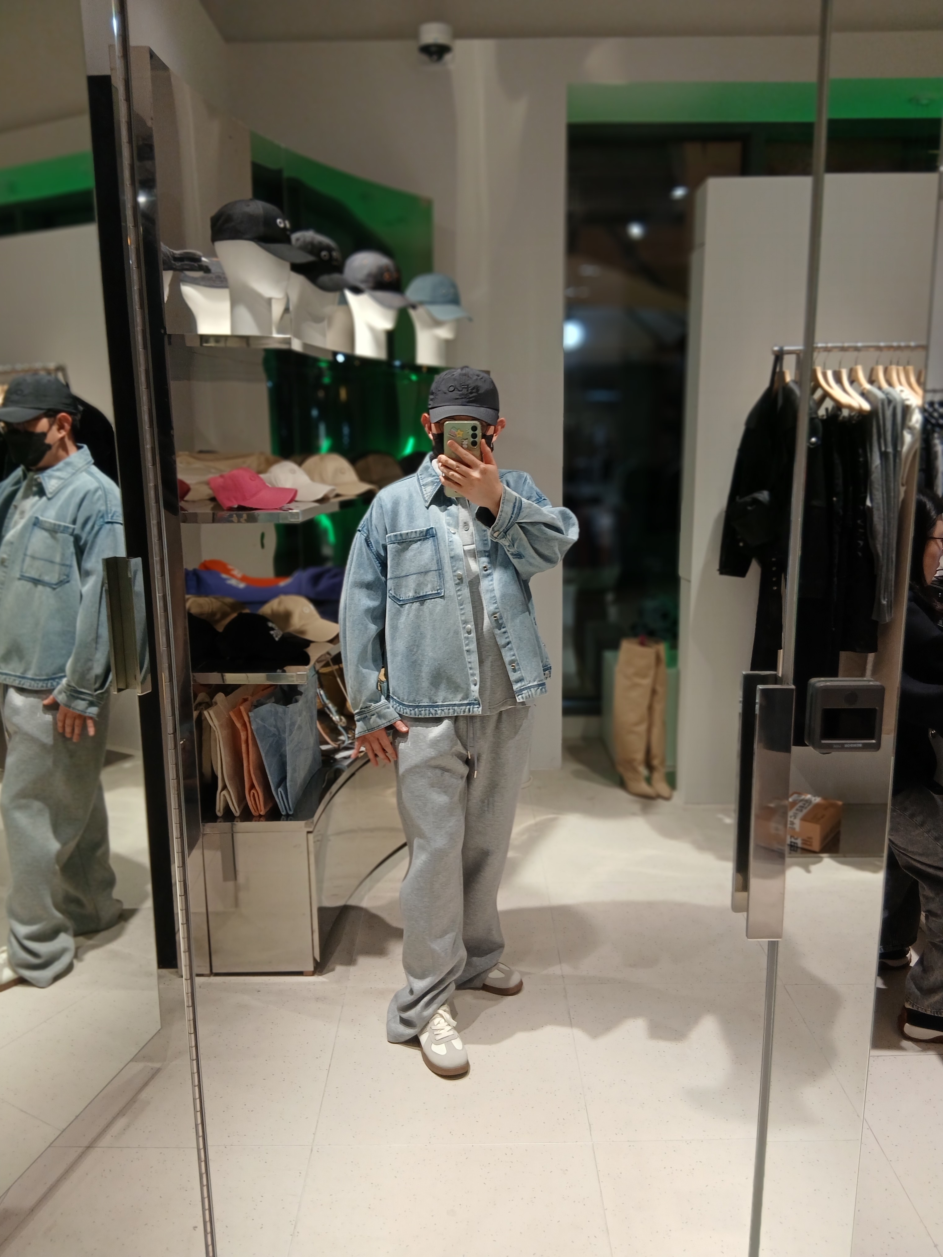 Iro Logo Nylon Ball Cap Black, IRO Vague Cushion Wide Straight Fit Pants Gray 착용 스타일 - 1