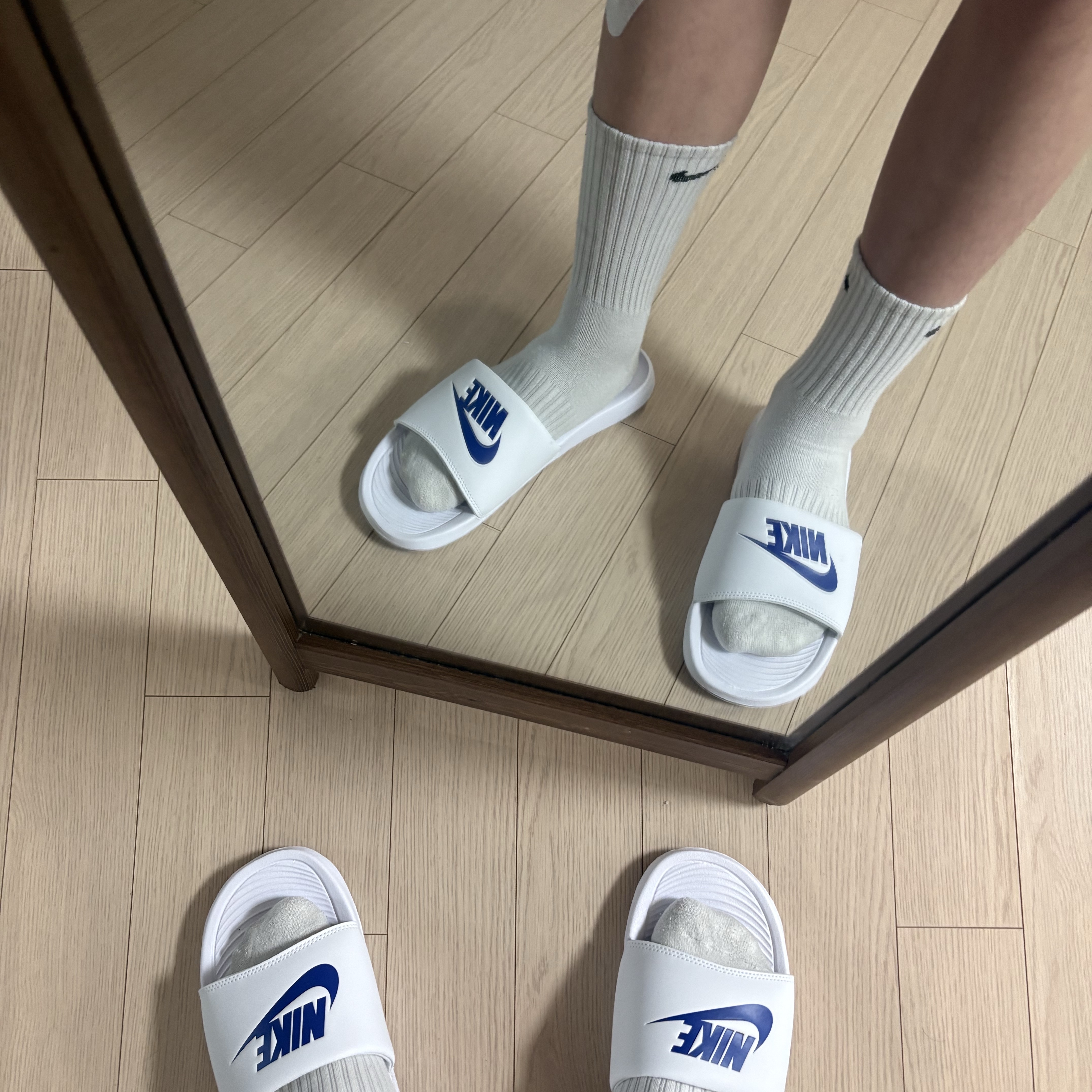 Nike Victori One Slides White 착용 스타일