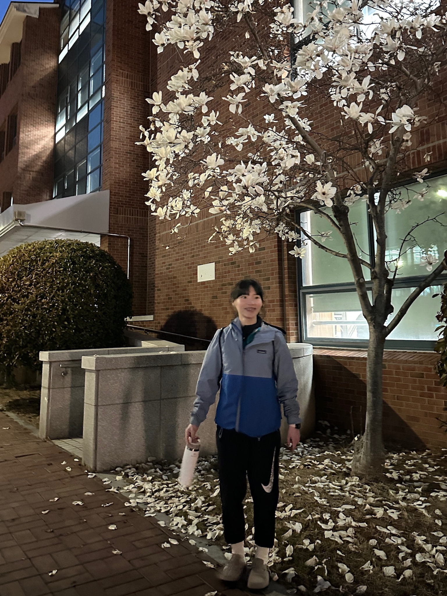 (W) Patagonia Torrentshell 3L Jacket Light Current Blue 착용 스타일 - 2