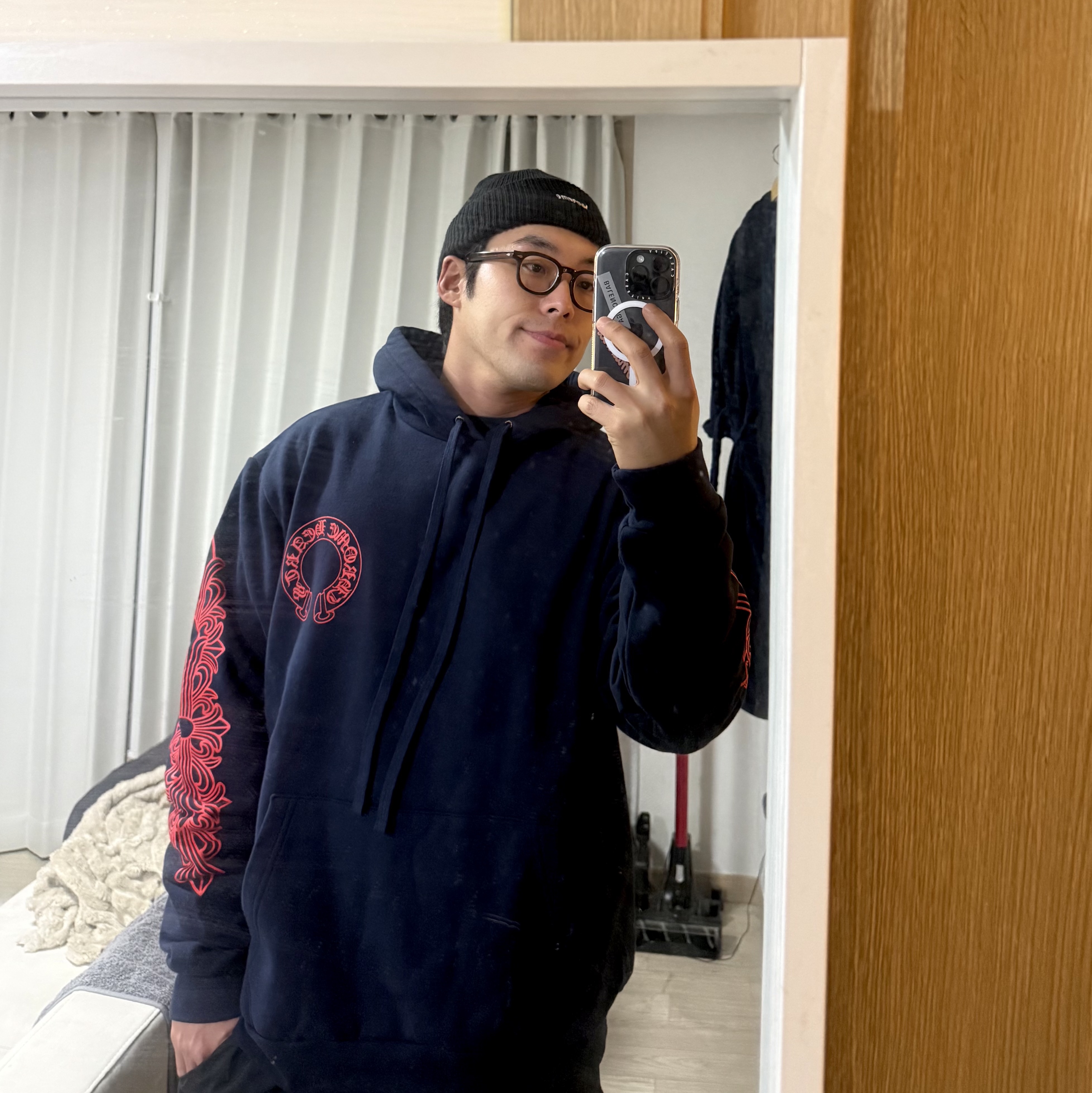 Chrome Hearts Horseshoe Floral Hoodie Navy, Supreme Loose Gauge Beanie Black 착용 스타일
