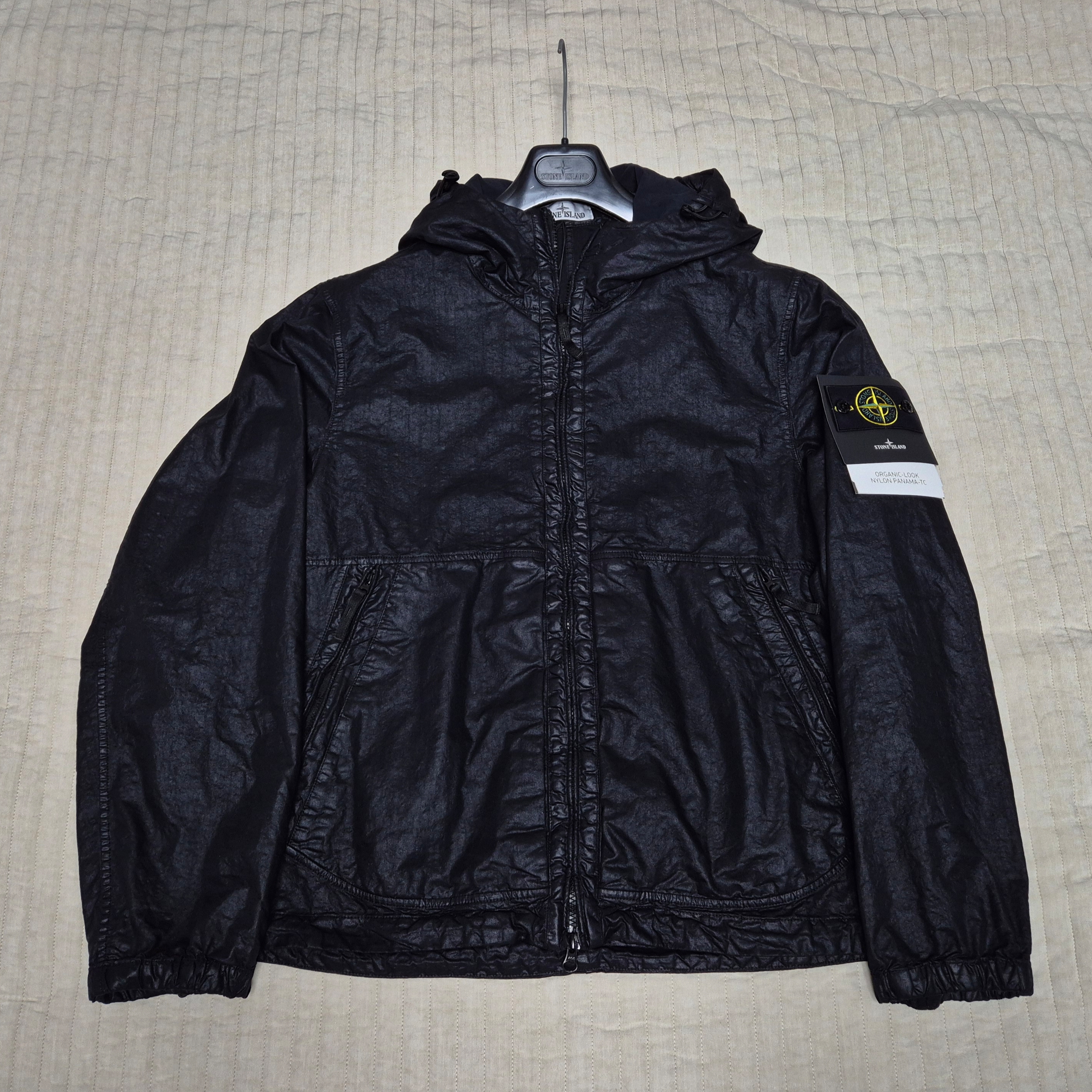 Stone Island 4100053 Organic Look Nylon Panama-TC Hooded Jacket with High-Neck Zip Black - 26SS 착용 스타일 - 1