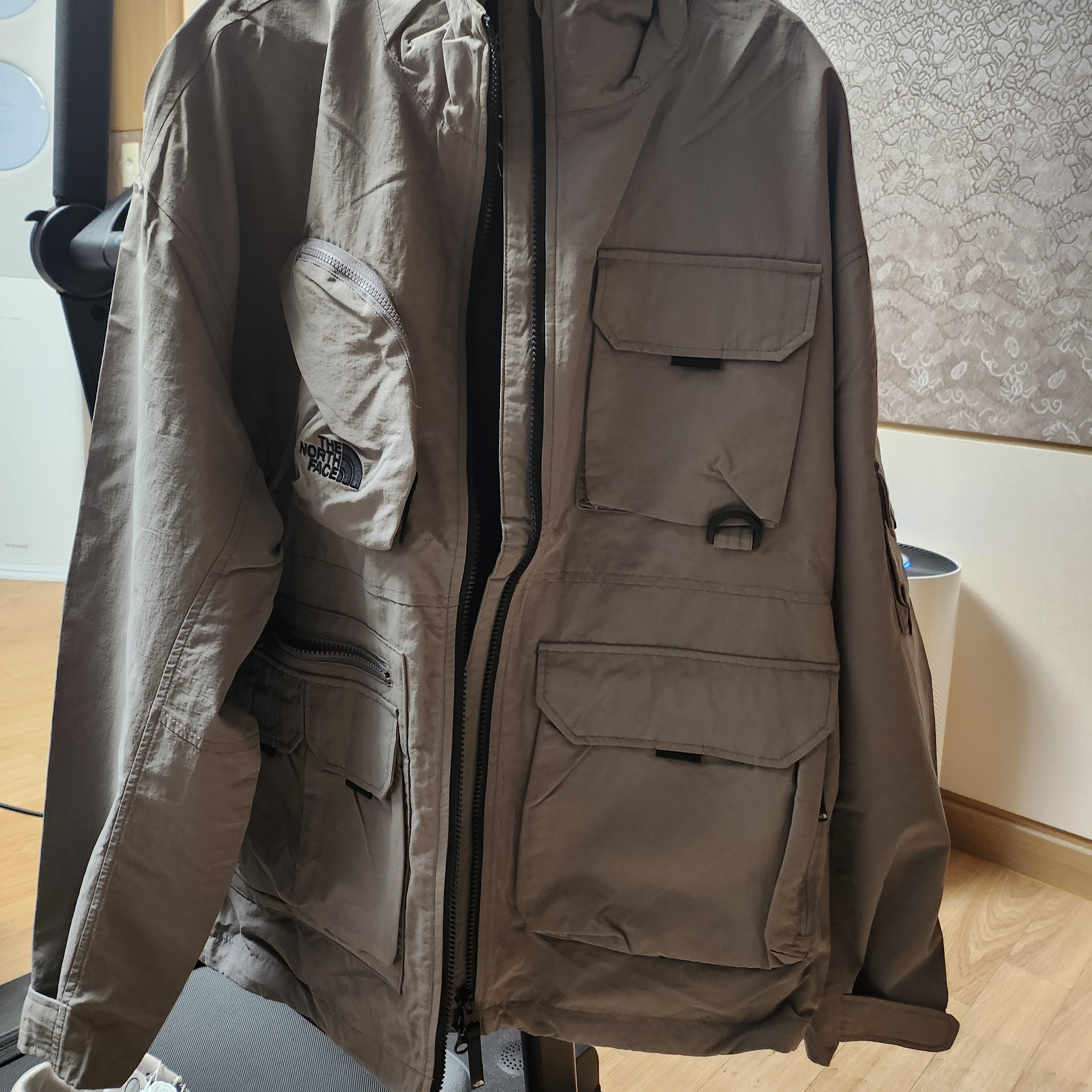 The North Face Vesti Jacket Gray - 25SS 착용 스타일
