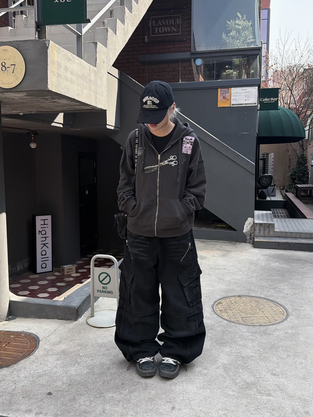 ETCE New Vision Destroyed Washed Cap Black, ERL Vamp Skate Shoe Pirate Black 착용 스타일 - 2