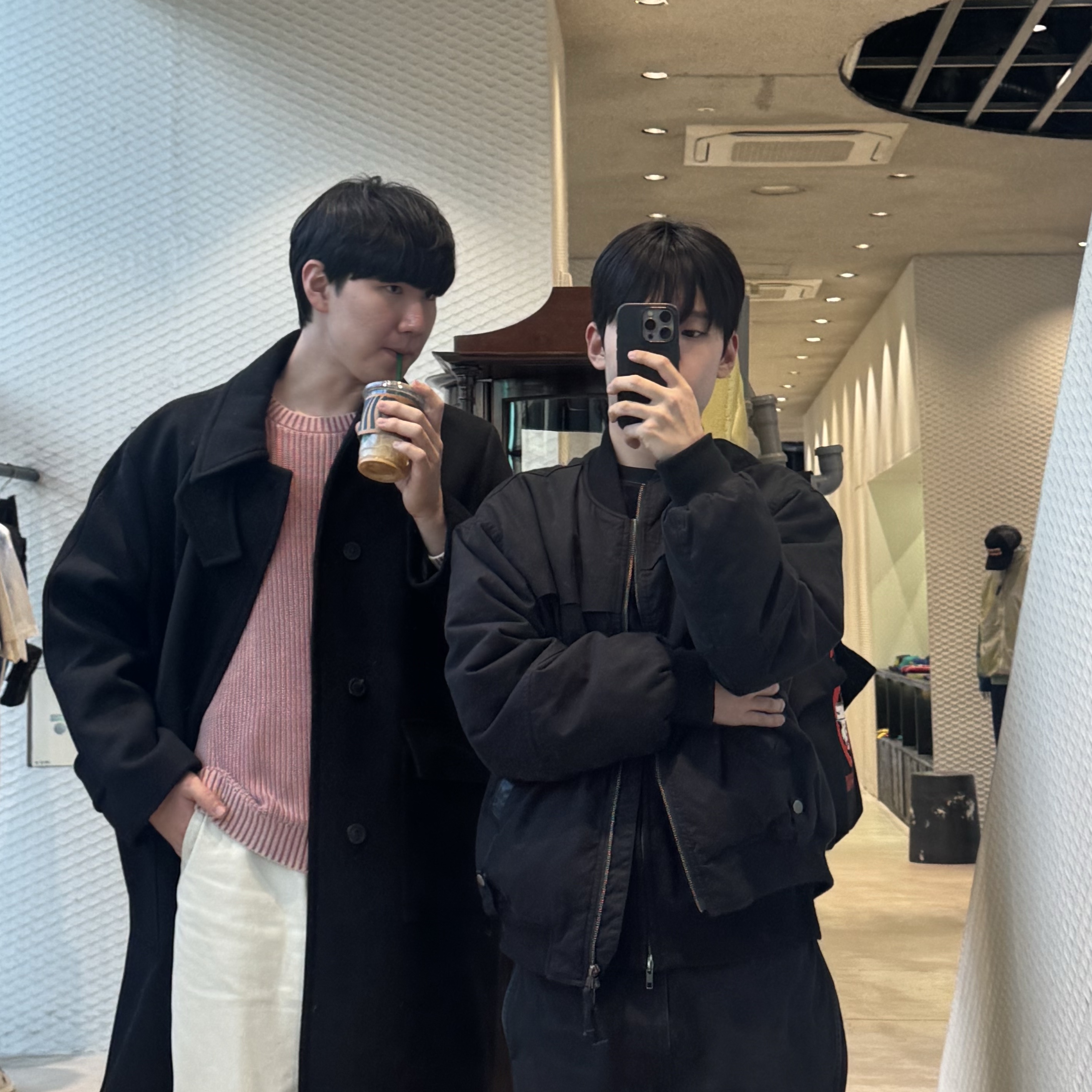ETCE Washed Bomber Jacket Washed Black, Stussy Twill Workgear Trousers Black 착용 스타일