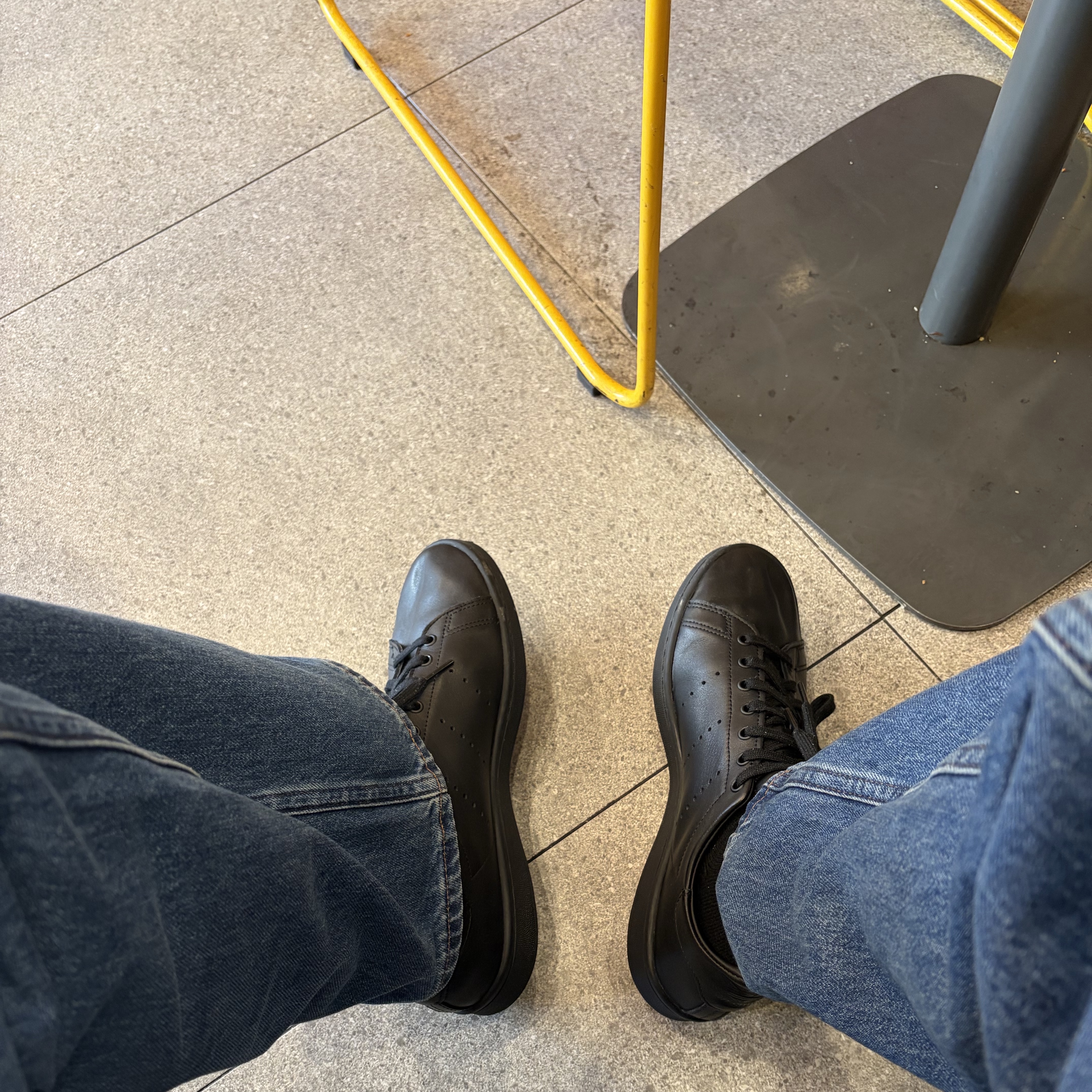 Adidas Stan Smith Decon Core Black 착용 스타일