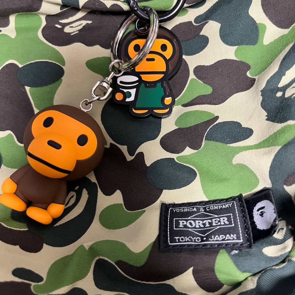 BAPE Baby Milo Keychain Brown, Starbucks x BAPE Baby Milo Keychain 착용 스타일