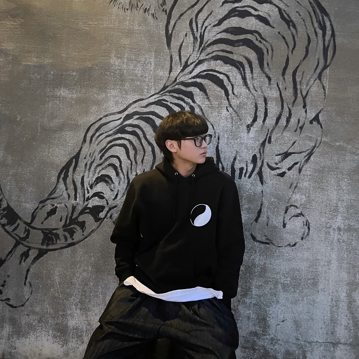 Stussy x Our Legacy Work Shop Drop Shadow Pigment Dyed Hoodie Black 착용 스타일