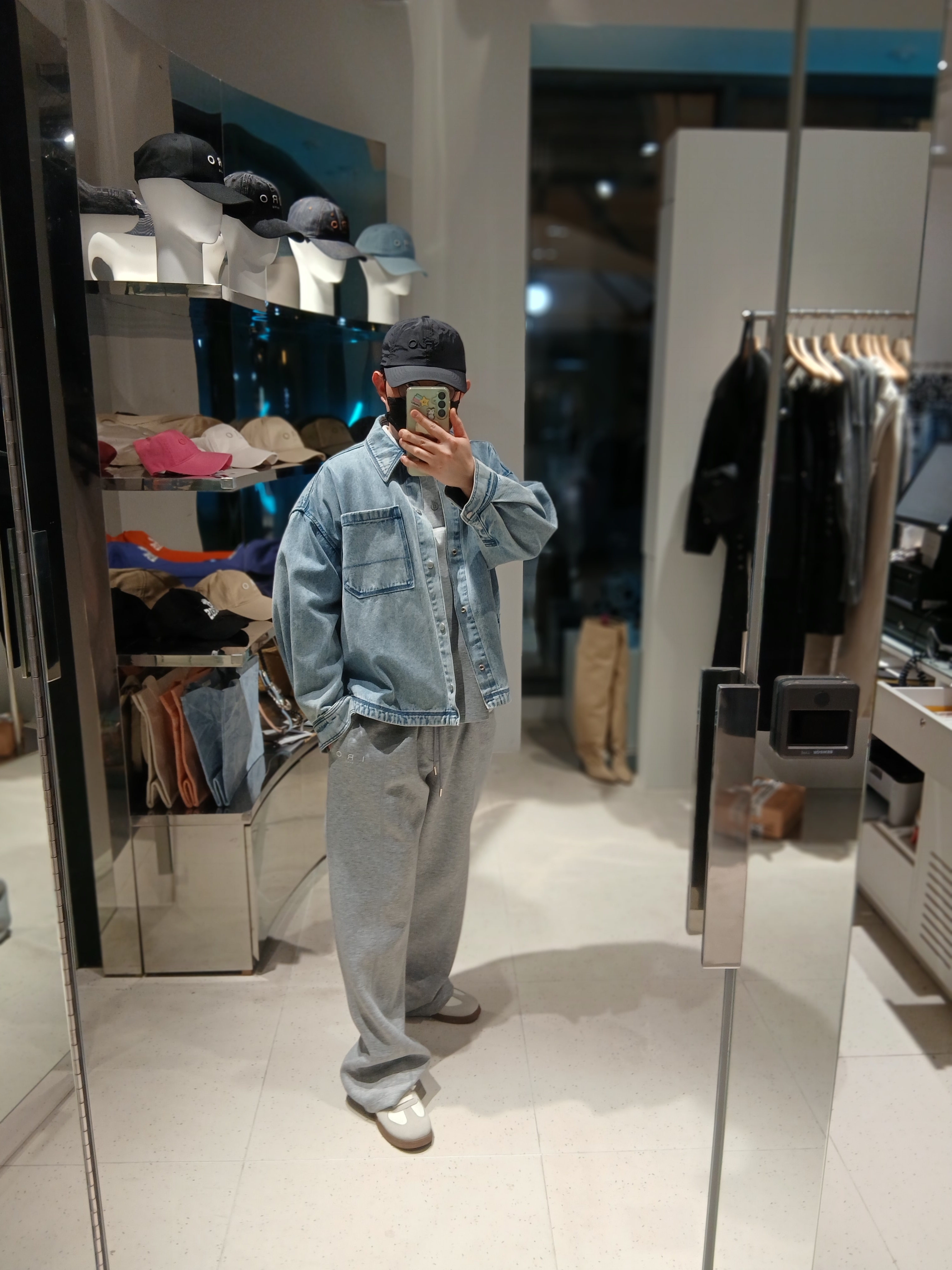 Iro Logo Nylon Ball Cap Black, IRO Vague Cushion Wide Straight Fit Pants Gray 착용 스타일 - 3