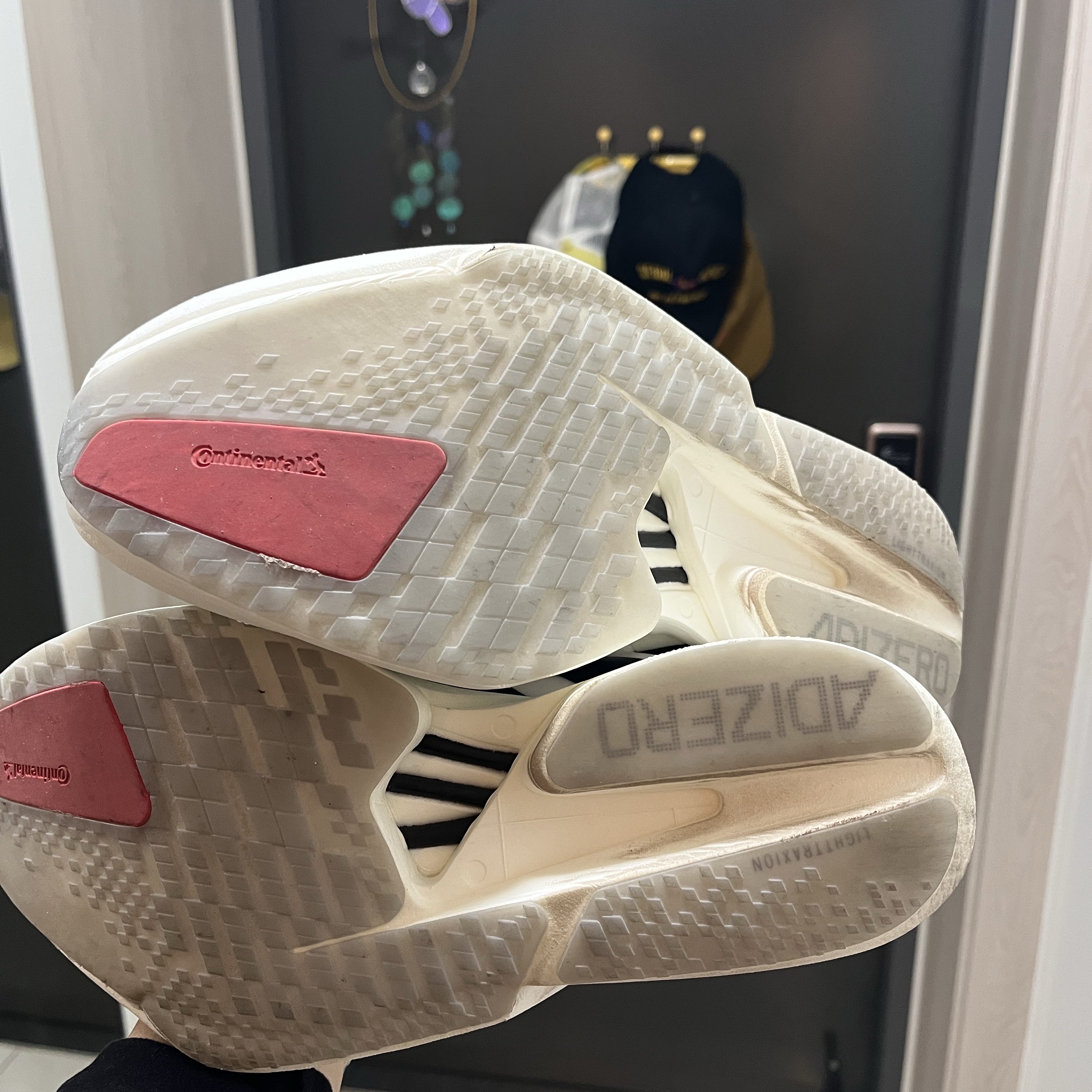 Adidas Adizero Adios Pro 4 Cloud White Core Black 착용 스타일 - 4