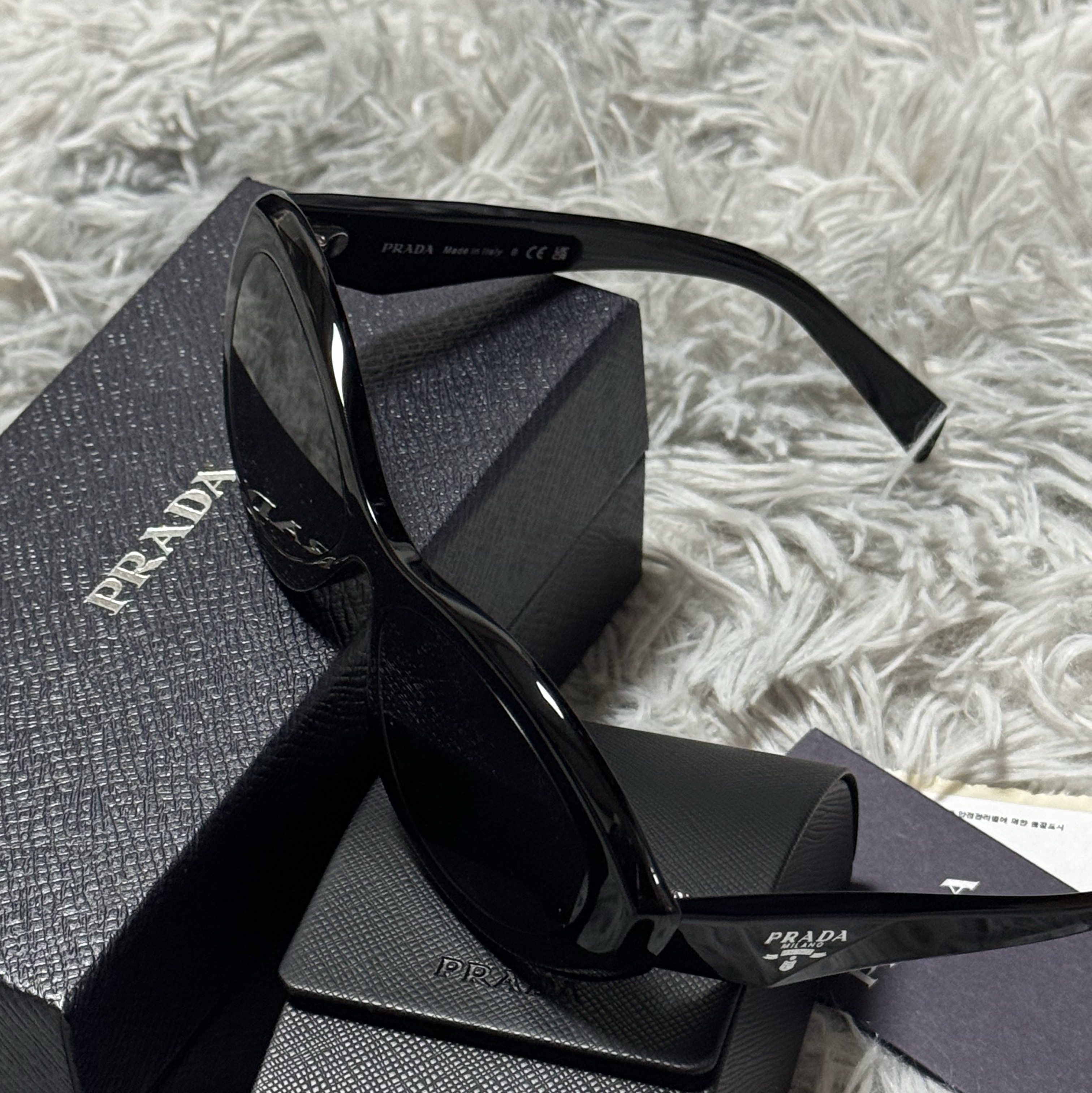 Prada Symbole Sunglasses Slate Gray Lenses Alternative fit 착용 스타일