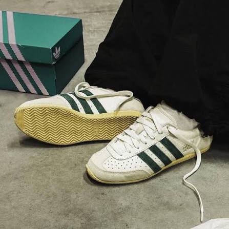 (W) Adidas Originals Japan Off White Collegiate Green, (W) Adidas Japan Cloud White Core Black 착용 스타일