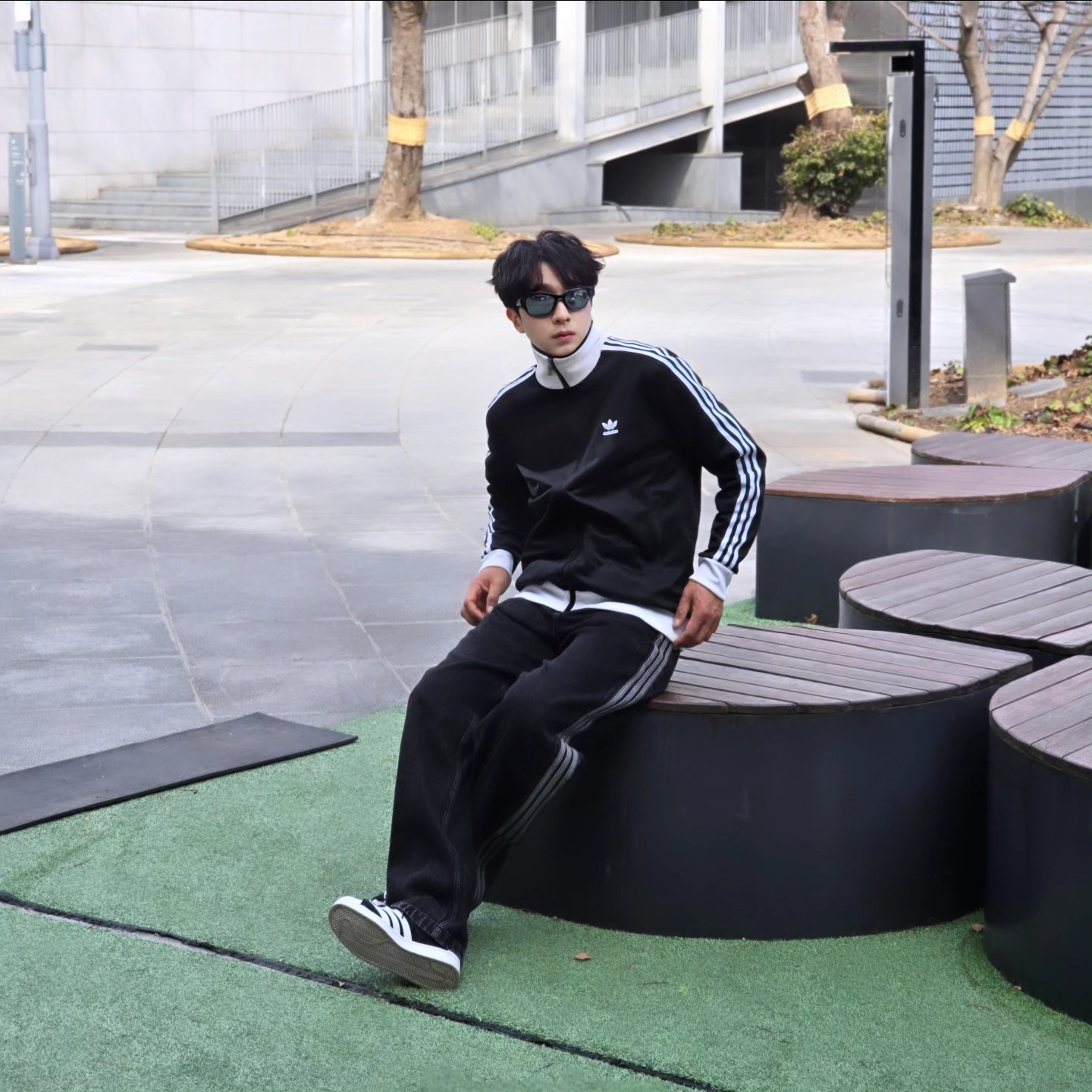 Adidas Adicolor Classics Beckenbauer Track Jacket Black - US Sizing, Adidas Adicolor Classics Beckenbauer Track Jacket Black - KR Sizing 착용 스타일 - 3