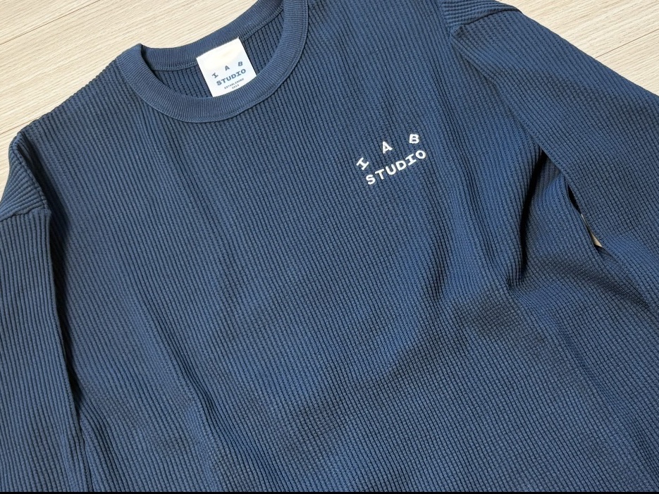 IAB Studio IAB Waffle Long Sleeve Navy 착용 스타일