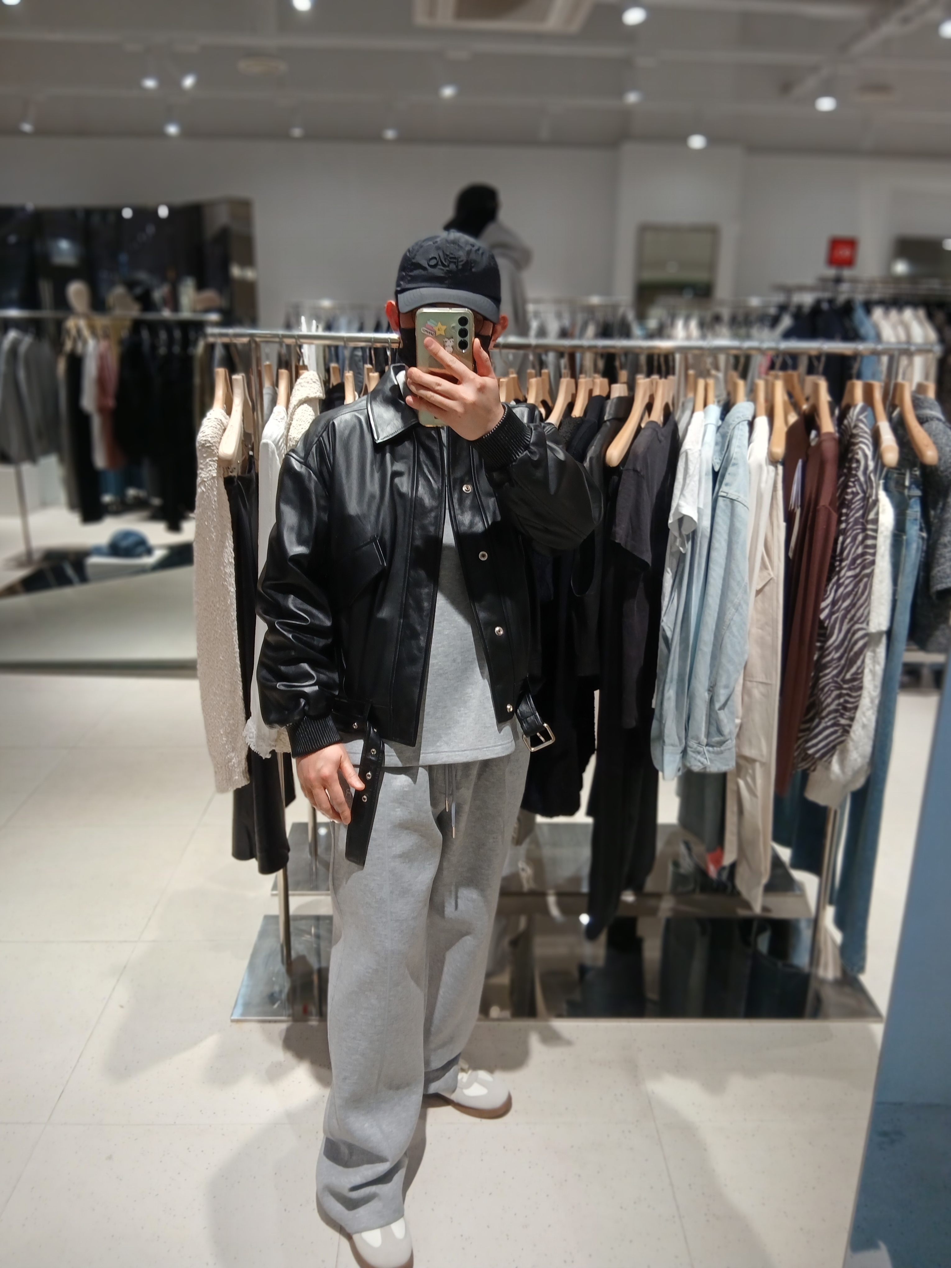 Iro Logo Nylon Ball Cap Black, Maison Margiela Calfskin Replica Sneakers 착용 스타일 - 1