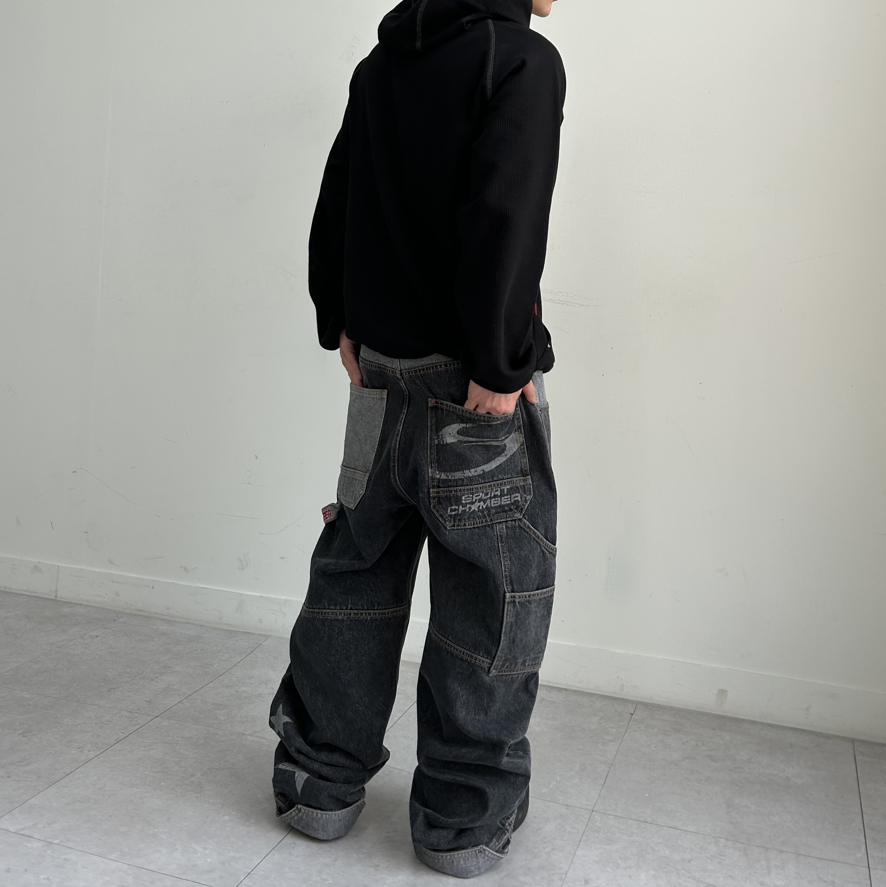 SPORT CHAMBER SC Star Carpenter Denim Pants BLACK 착용 스타일 - 2