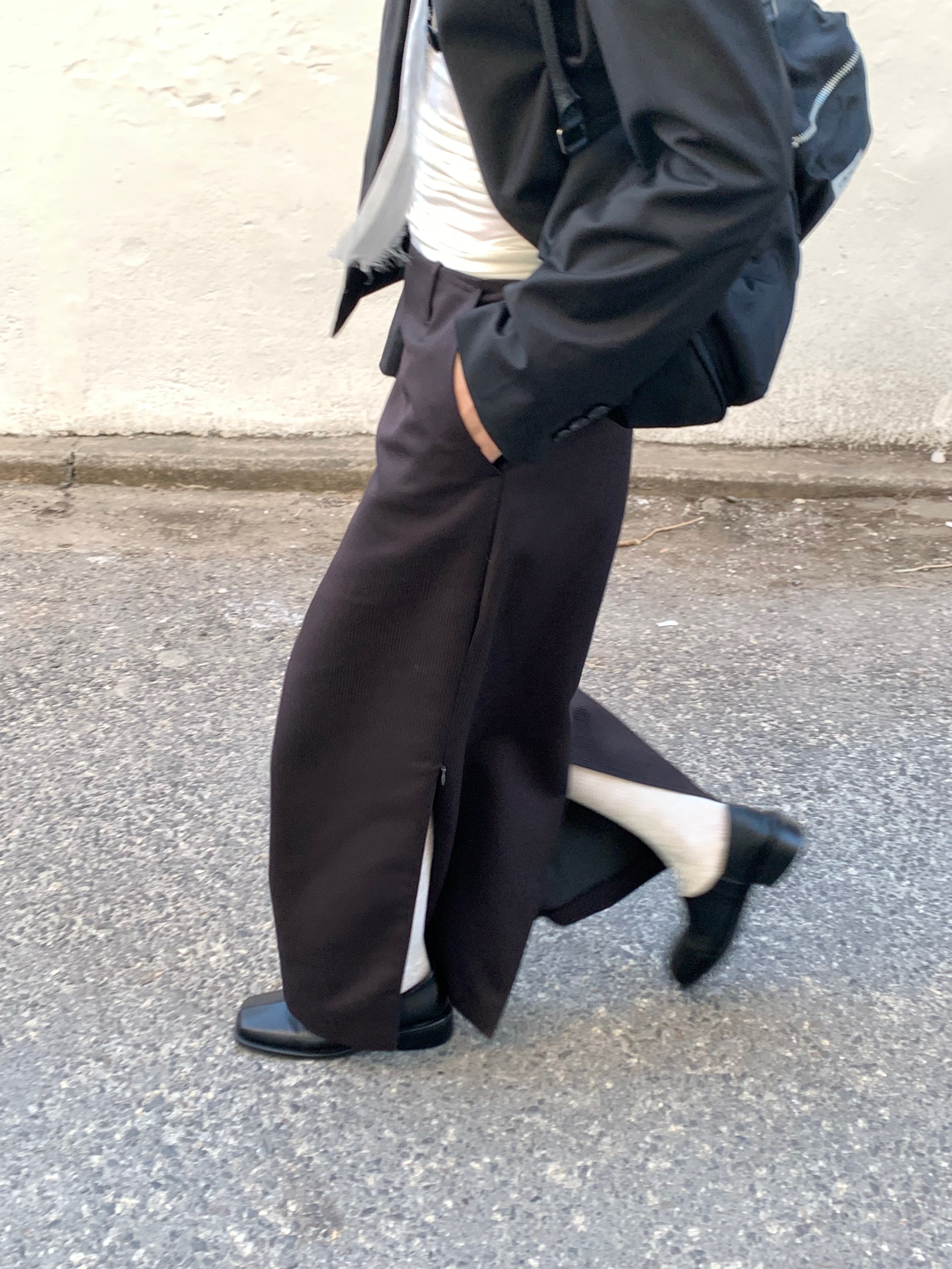 (W) Threetimes Ariana T-Shirt Cream, (W) Calvin Klein Modern Cotton Lightly Lined Triangle Bra Black 착용 스타일 - 3