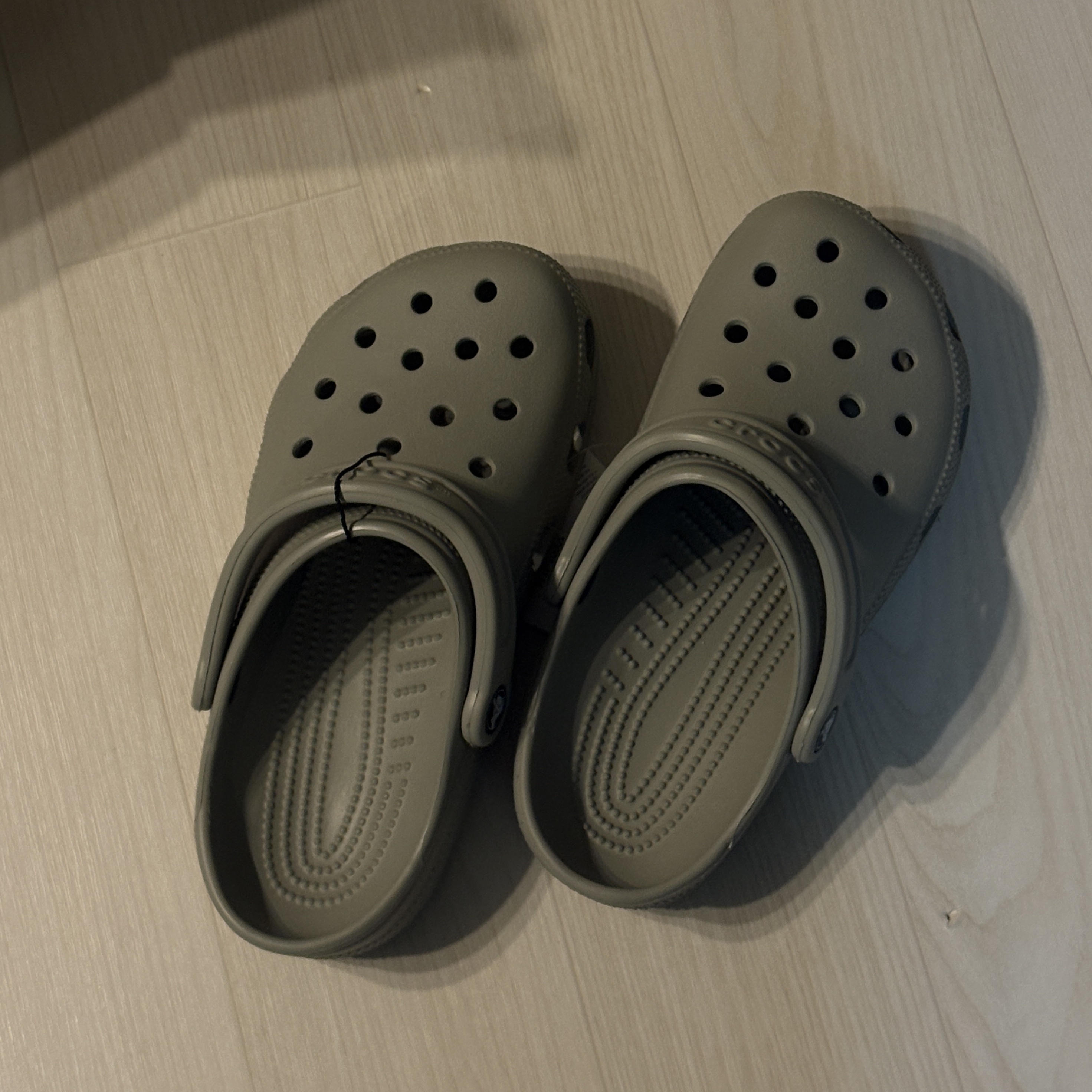 Crocs Classic Clog Elephant 착용 스타일 - 1