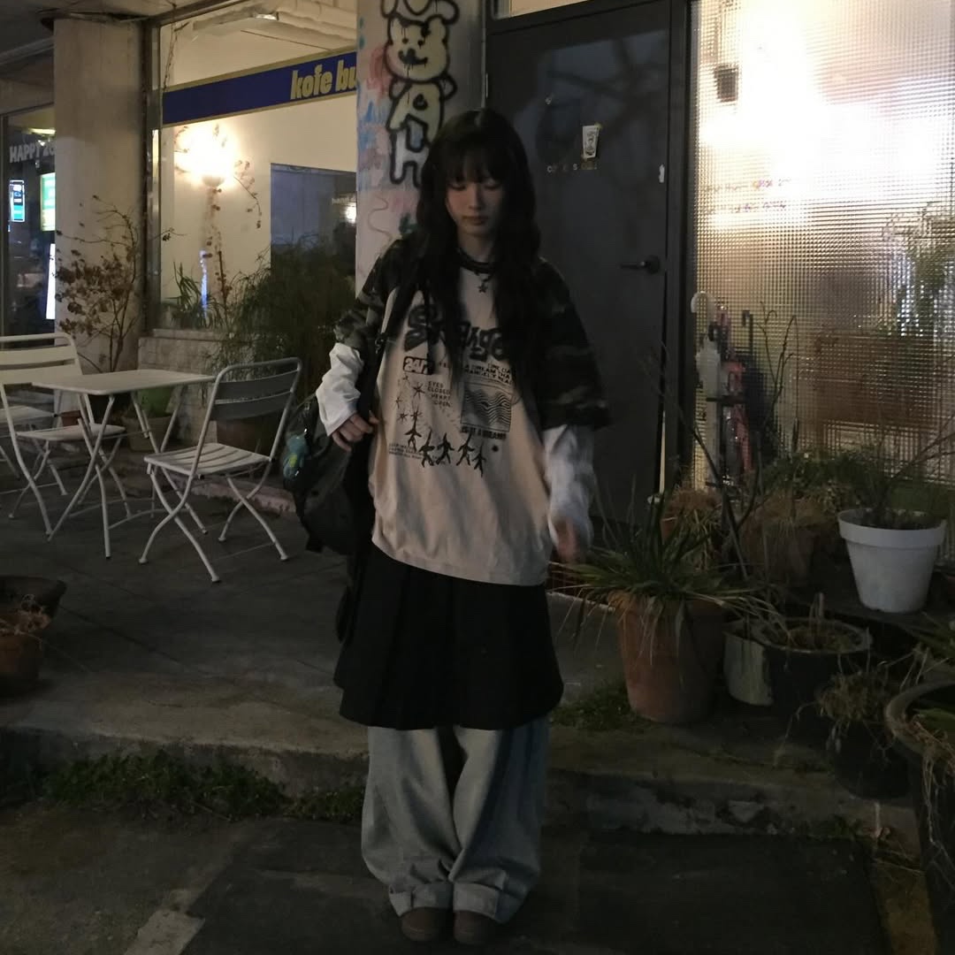 MAINBOOTH Strange Dream T-shirt Camo 착용 스타일 - 3