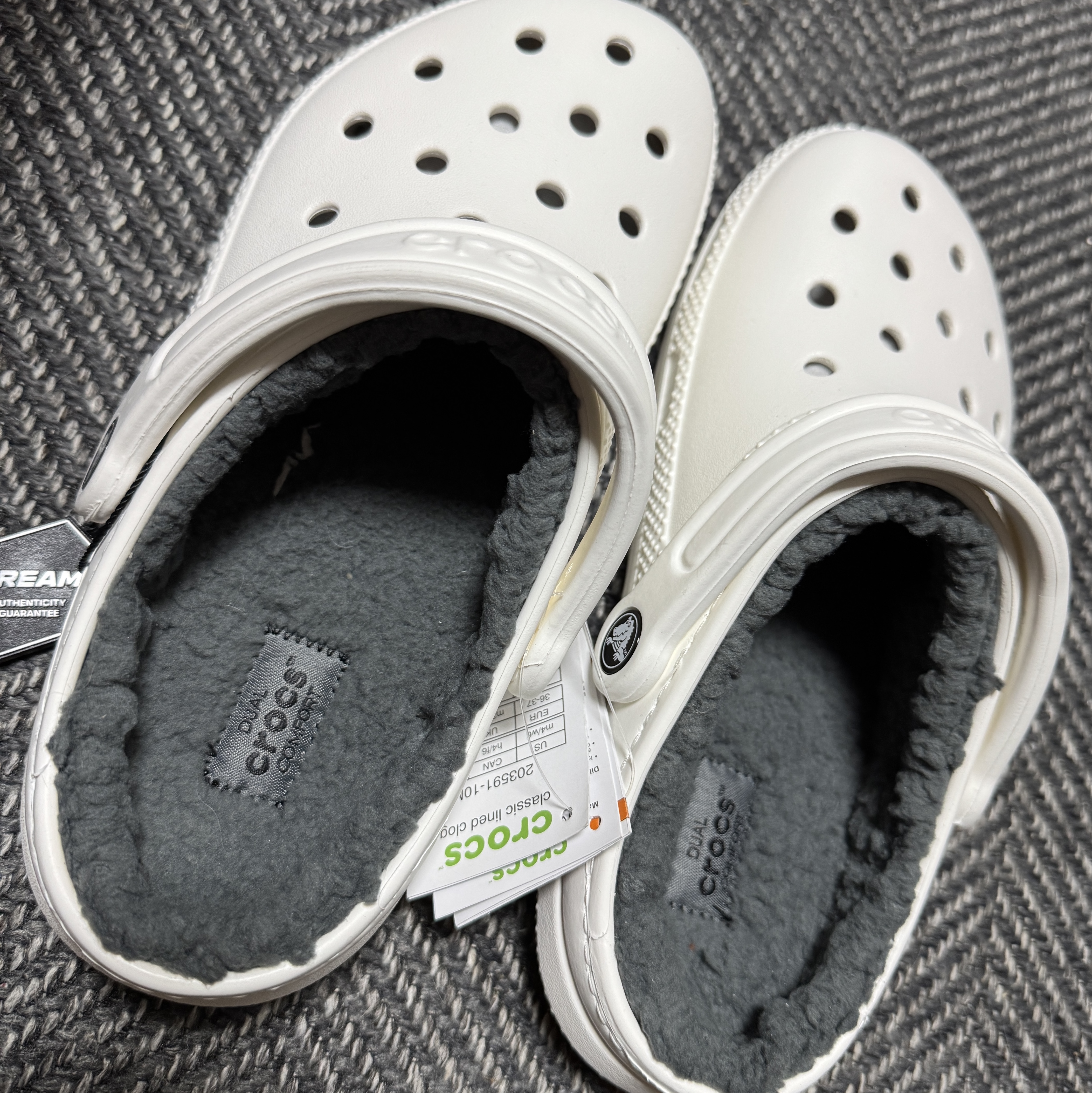 Crocs Classic Lined Clog White Grey 착용 스타일