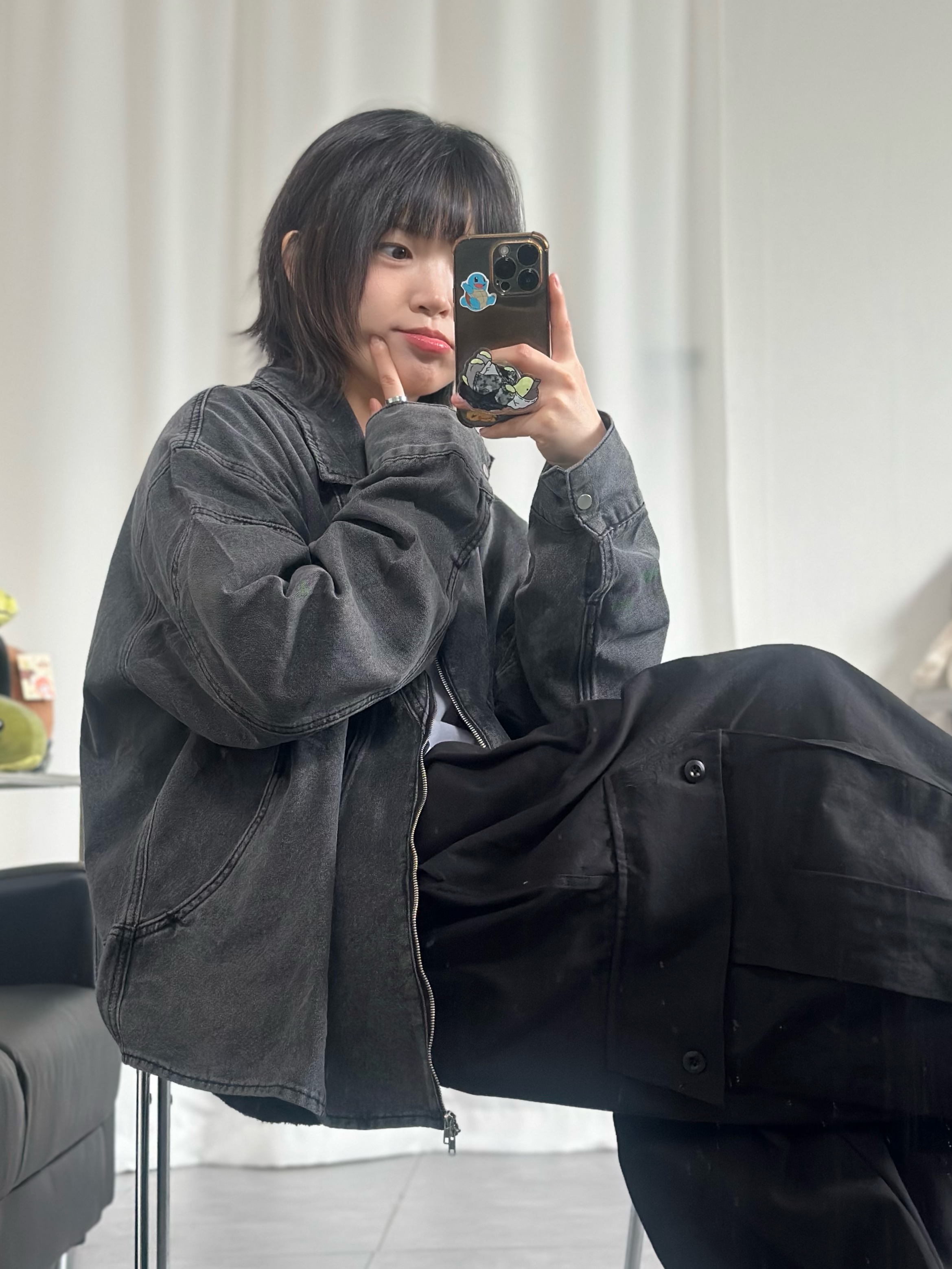 Our Legacy Ladon Leather Keychain Black 착용 스타일 - 2