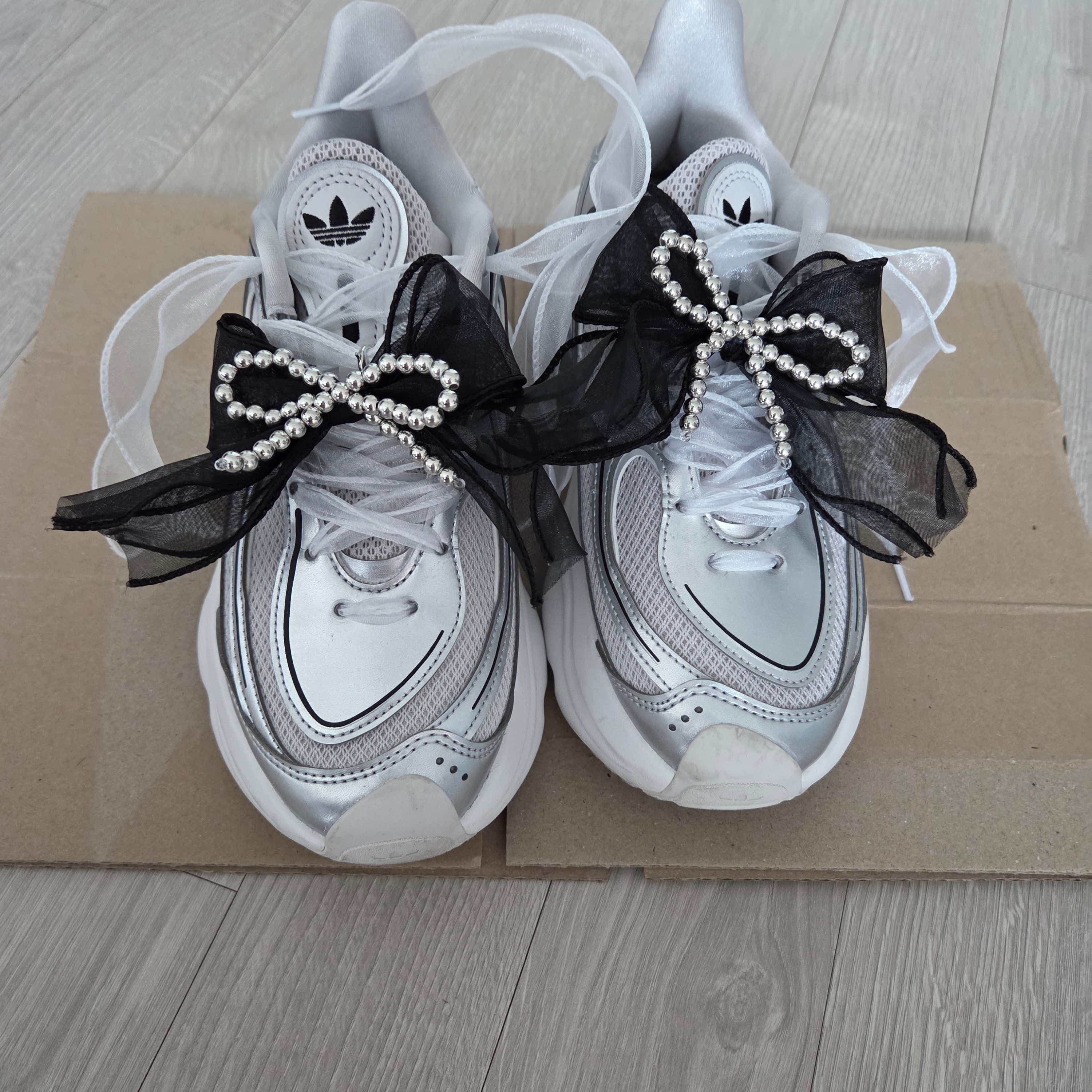 (W) Adidas Ozvenuz Silver Metallic Grey One 착용 스타일 - 2