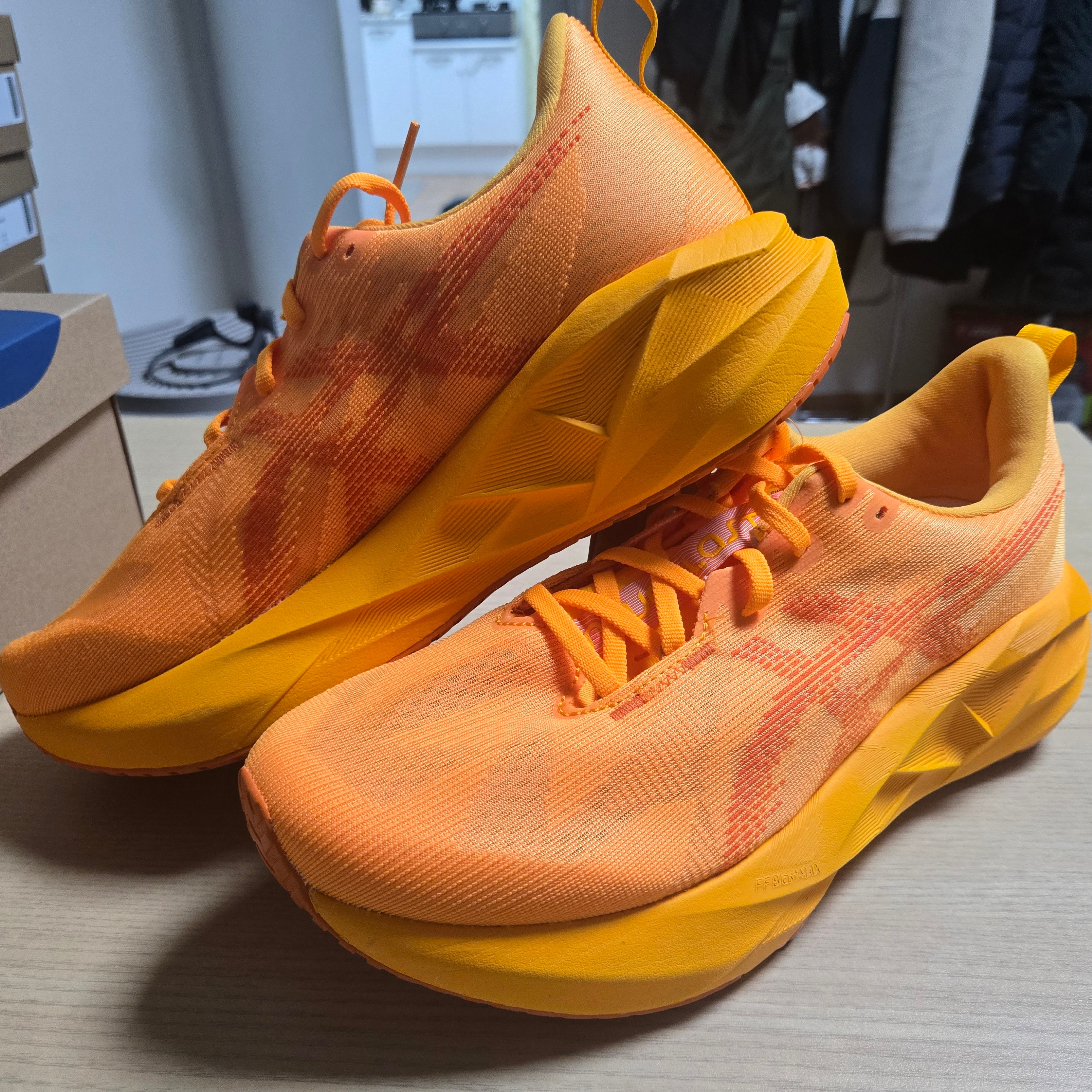 Asics Novablast 5 Yamabuki Anzu 착용 스타일 - 1