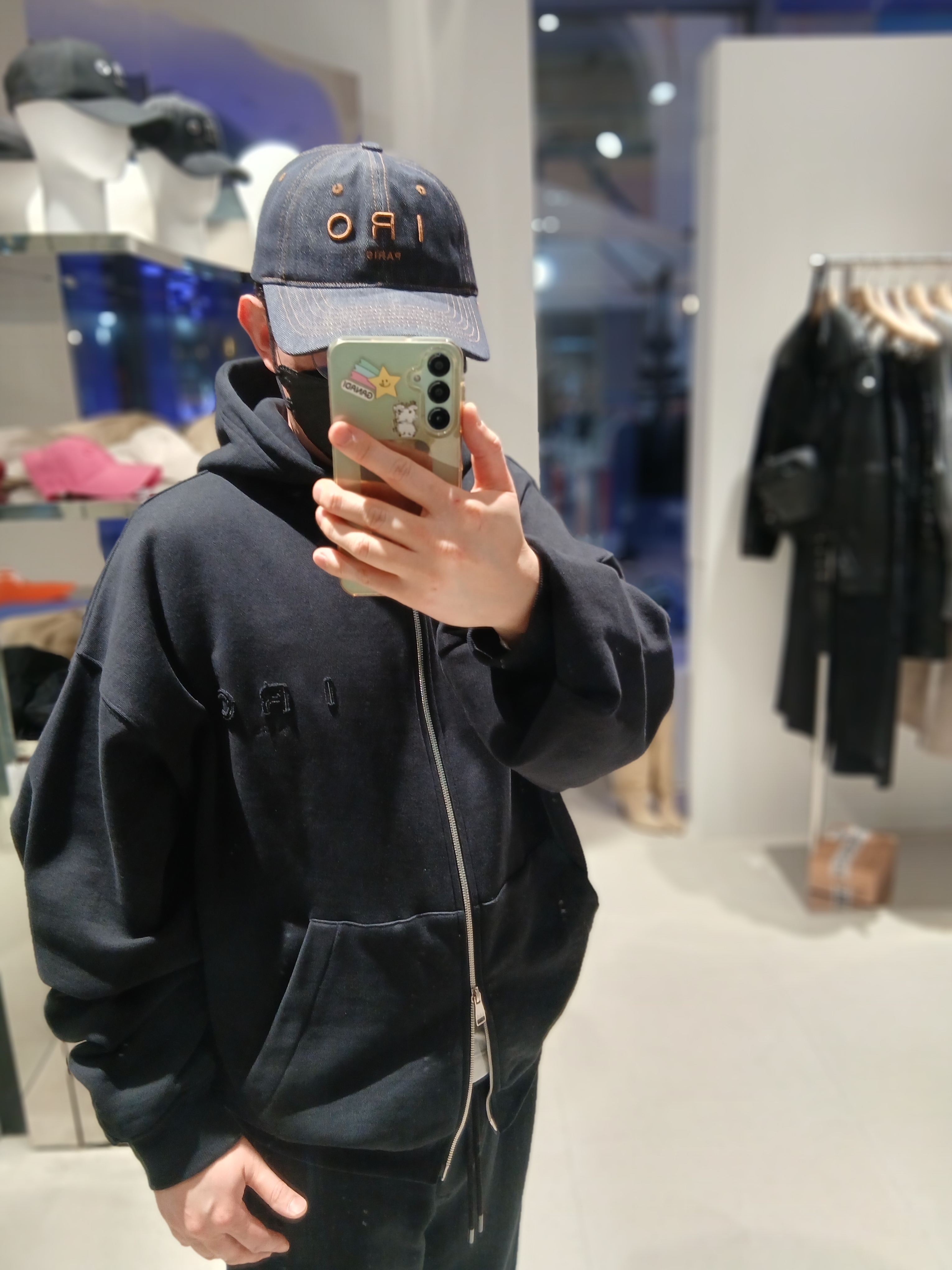 Maison Margiela Calfskin Replica Sneakers, IRO Voile Cushioned Fabric Hooded Zip-Up T-Shirt Black 착용 스타일 - 7