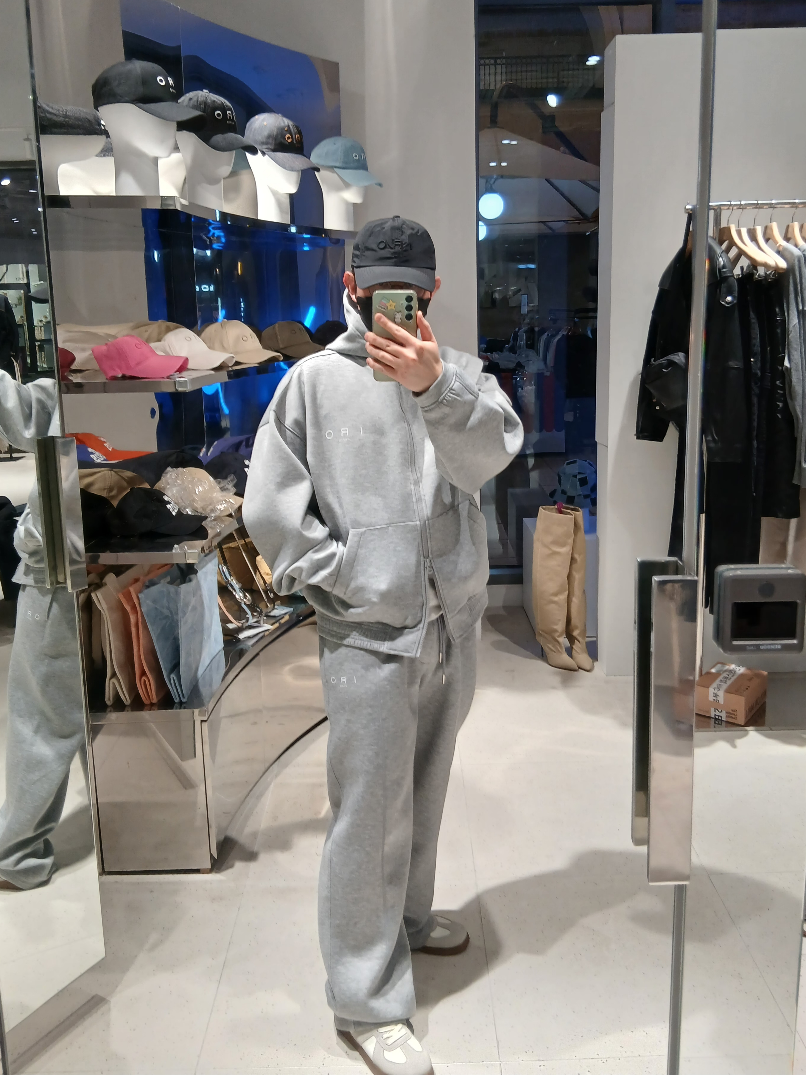 Maison Margiela Calfskin Replica Sneakers, Iro Logo Nylon Ball Cap Black 착용 스타일 - 1