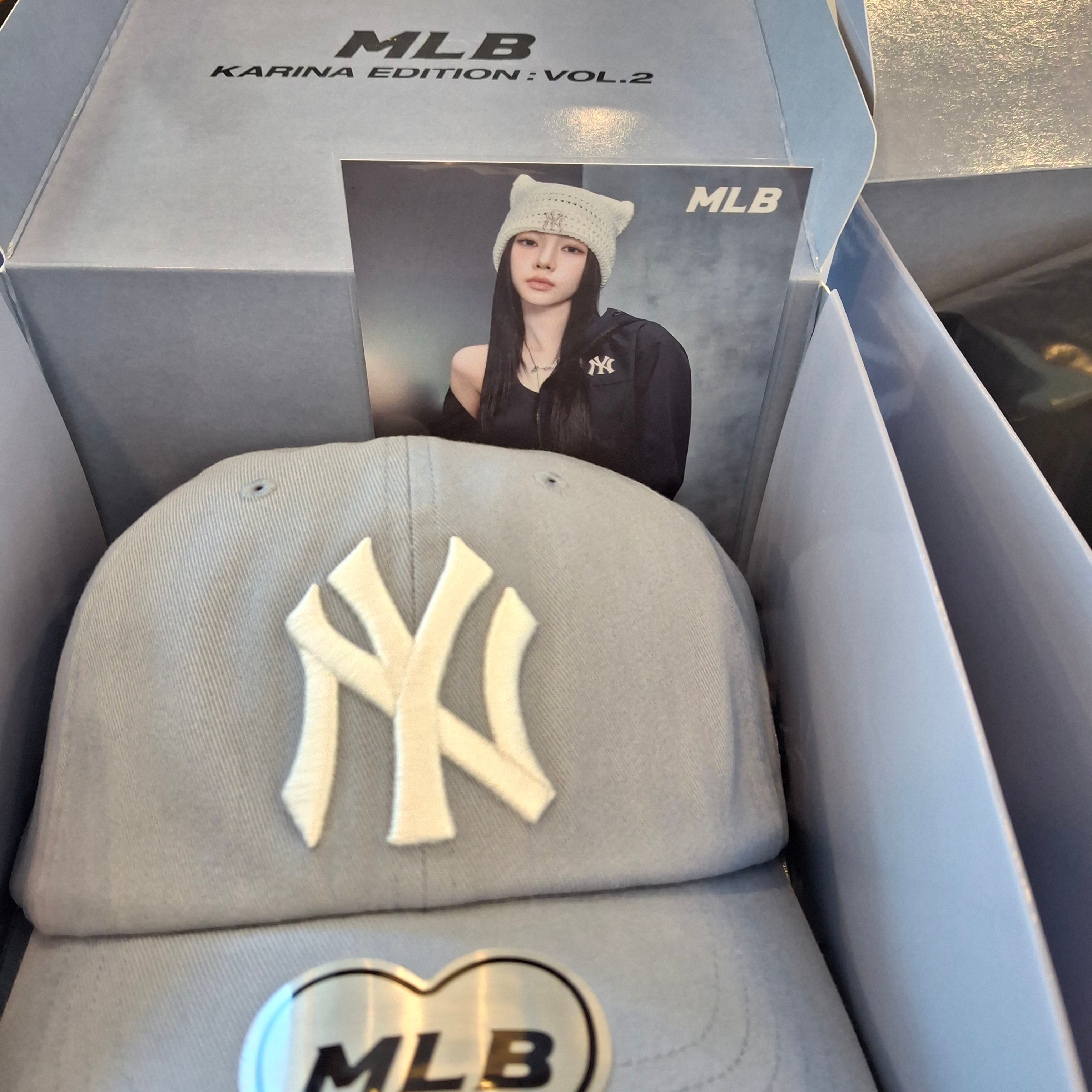 MLB x Karina Signature Unstructured Ball Cap Sky Blue 착용 스타일 - 2