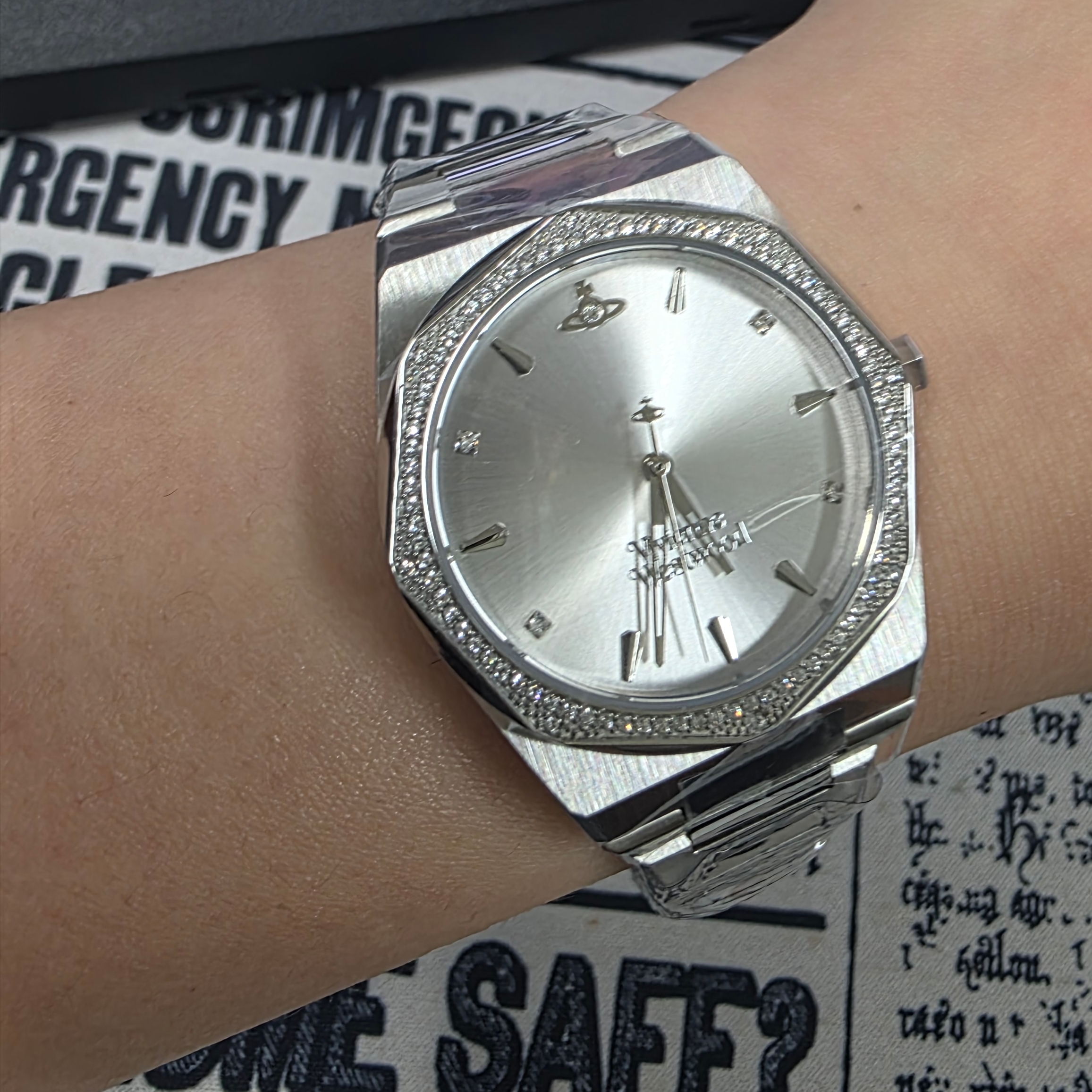 (W) Vivienne Westwood Charterhouse 34mm Silver 착용 스타일