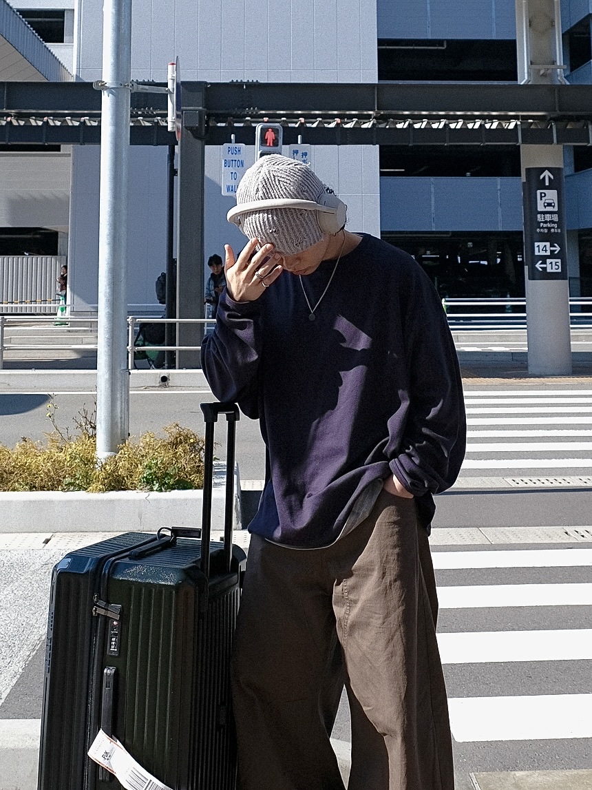 New Balance x J.Crew 1400 Made in USA Black Orange 착용 스타일 - 2