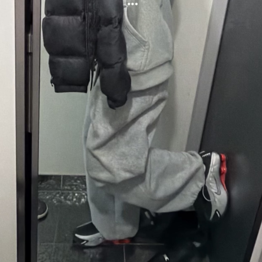 (W) Nike Shox R4 OG Black Light Crimson 착용 스타일 - 1