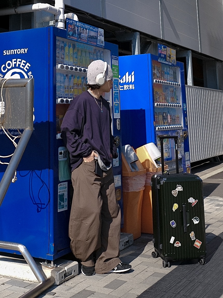 New Balance x J.Crew 1400 Made in USA Black Orange 착용 스타일 - 1