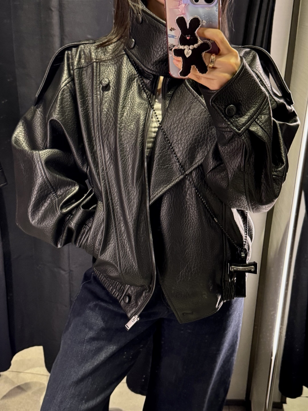 Zara Faux Leather Jacket Black, Monamhee M.N.H Friends Bebe Keyring 착용 스타일 - 4