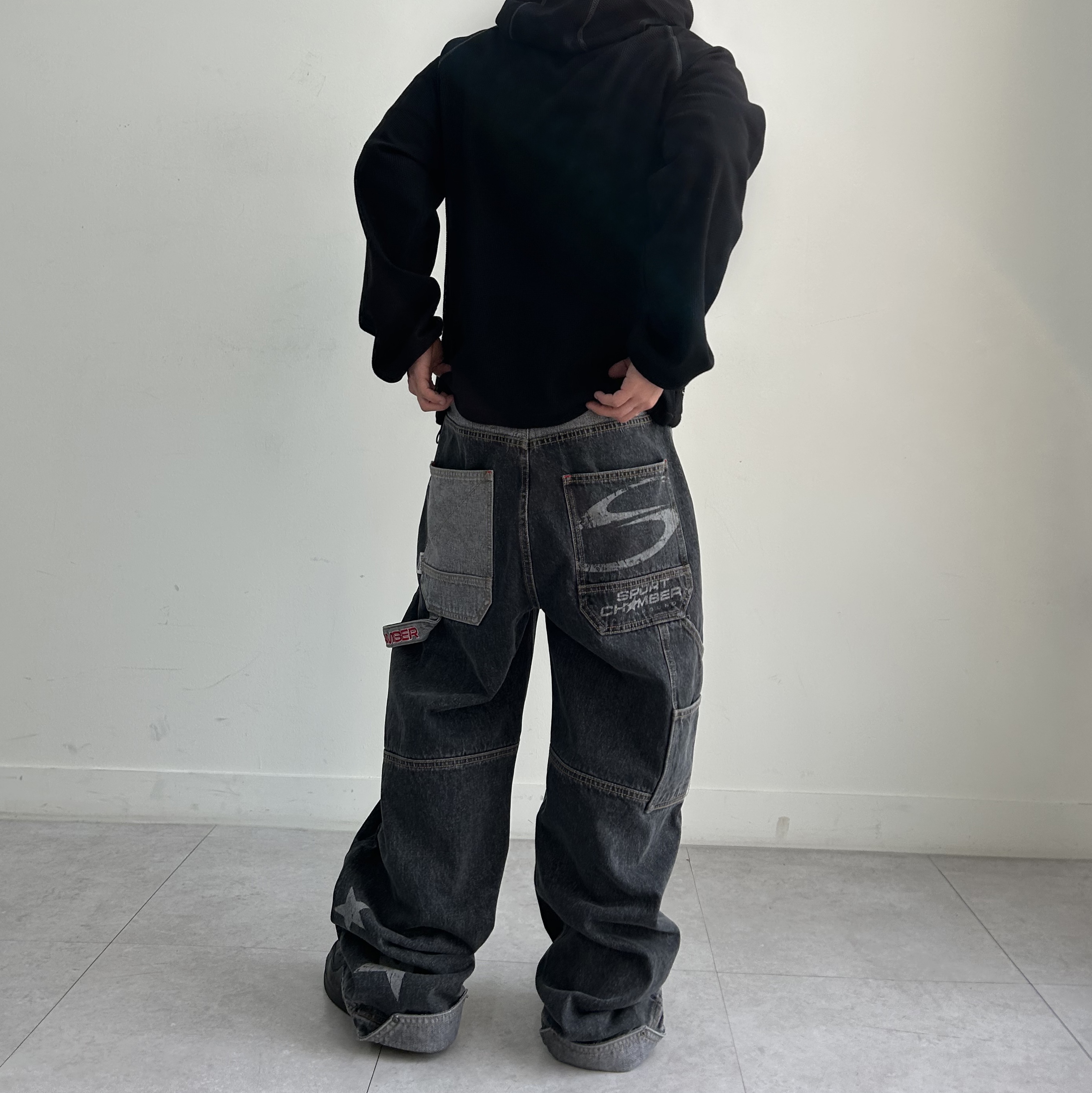SPORT CHAMBER SC Star Carpenter Denim Pants BLACK 착용 스타일 - 1