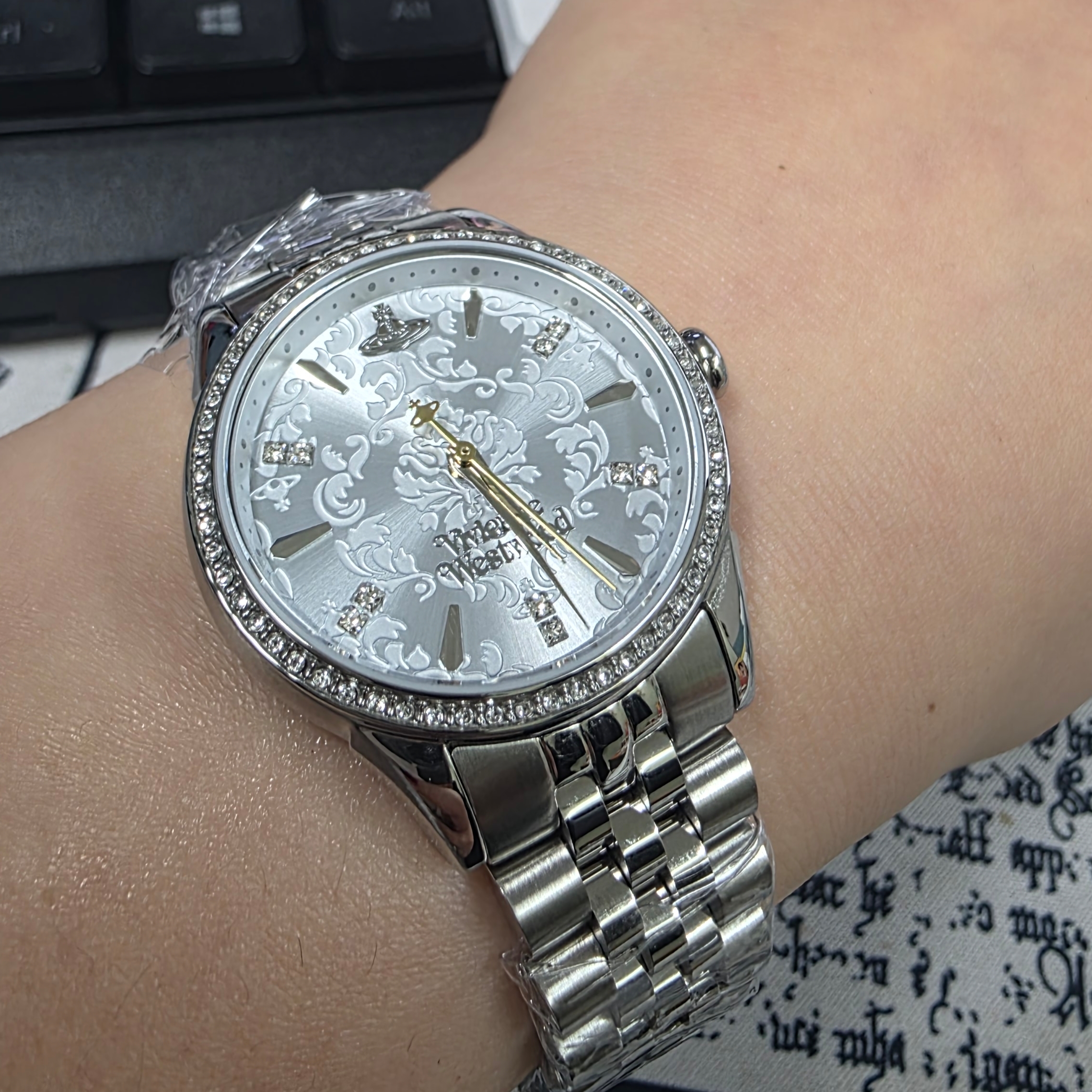 (W) Vivienne Westwood Little Wallace 32mm Blue Silver 착용 스타일