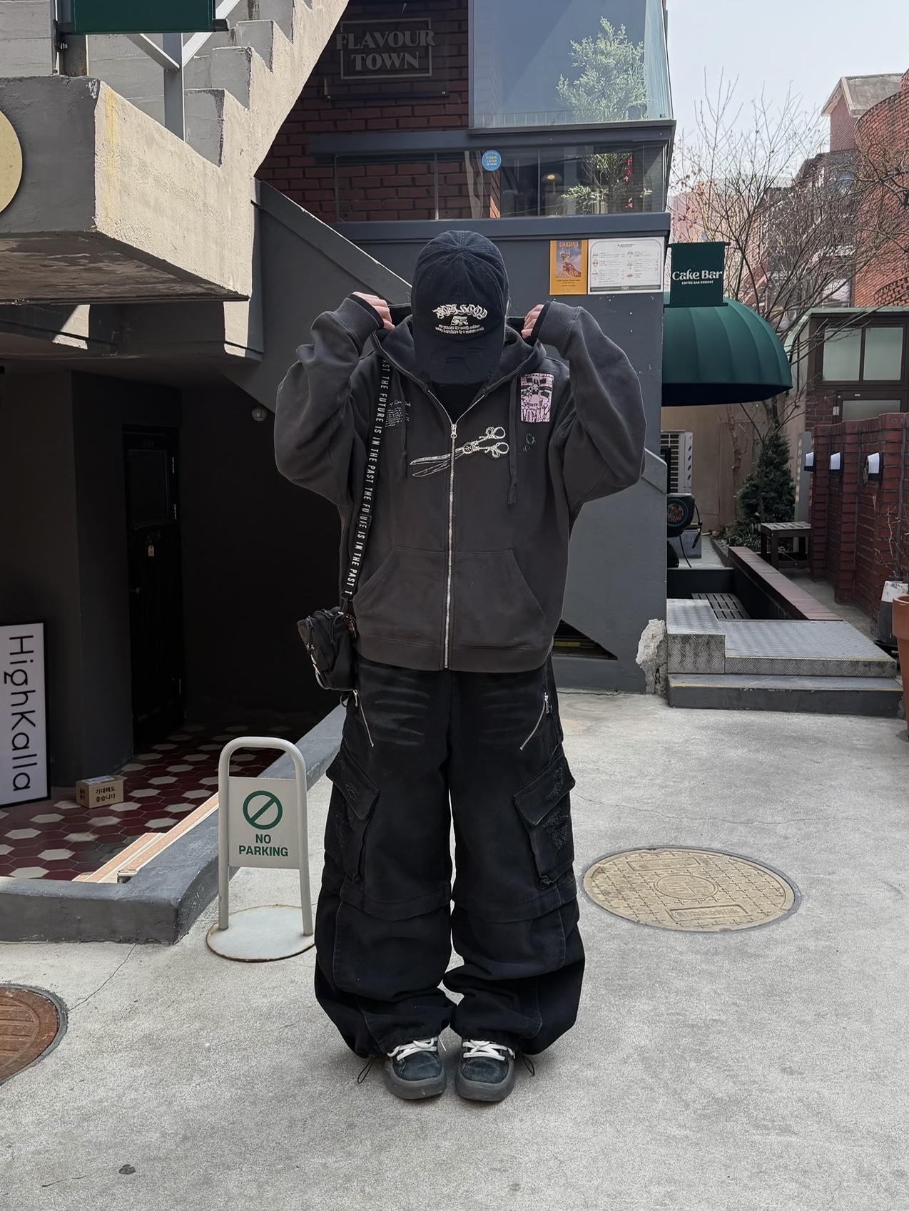 ETCE New Vision Destroyed Washed Cap Black, ERL Vamp Skate Shoe Pirate Black 착용 스타일 - 4