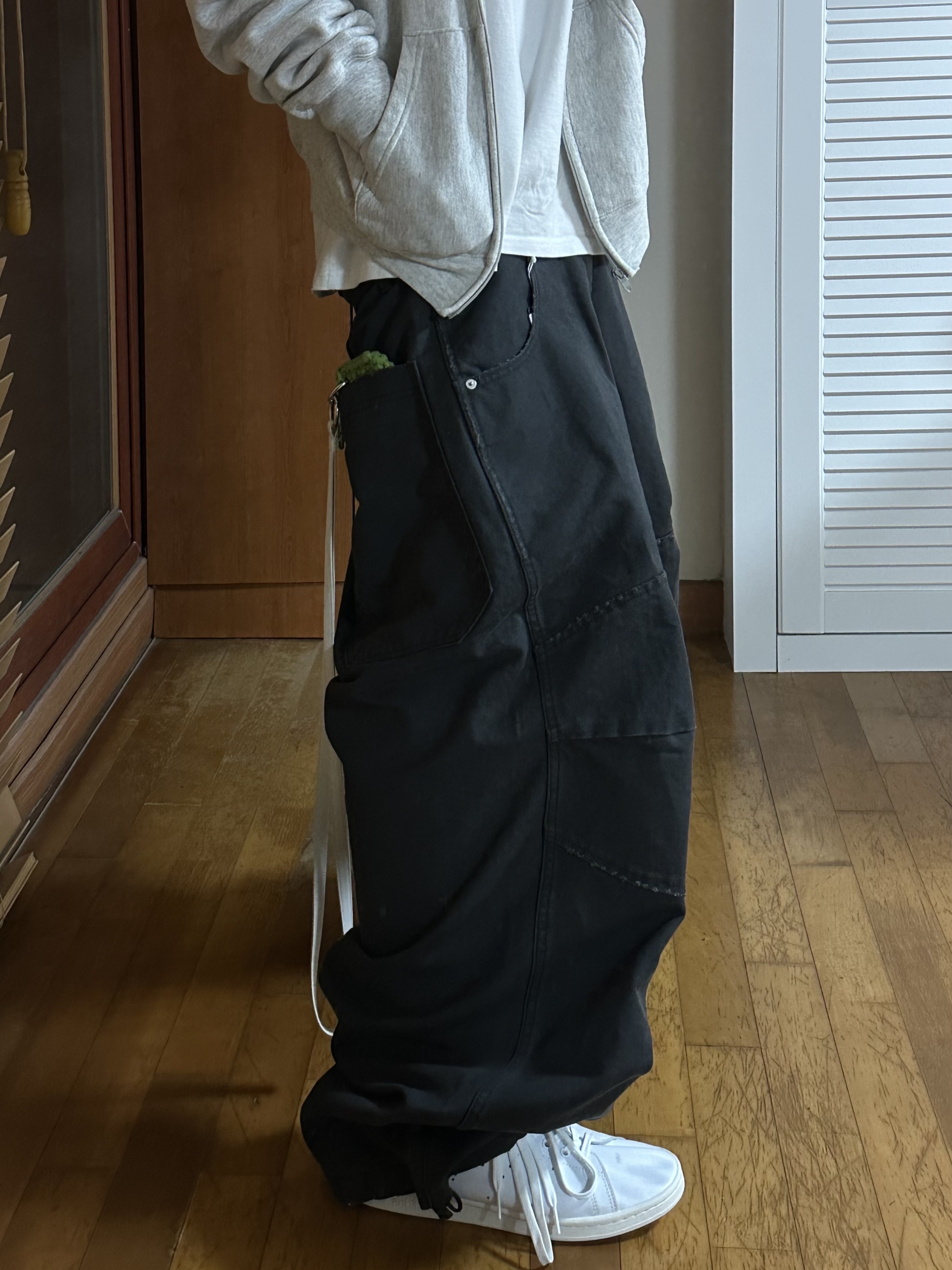 Adidas Stan Smith Decon Cloud White Green, MJD Canvas 3D Knee Pants Charcoal 착용 스타일 - 2
