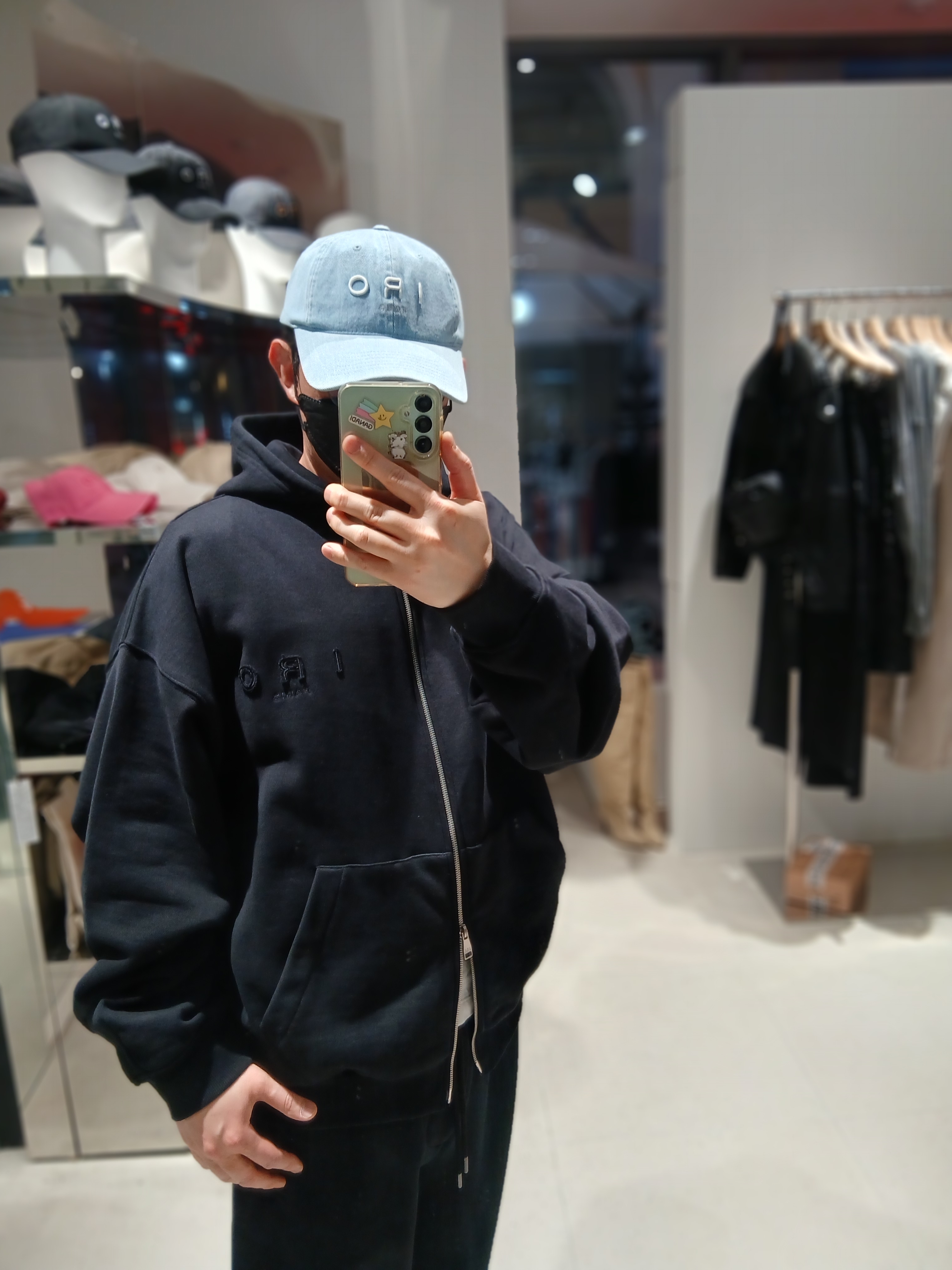 Maison Margiela Calfskin Replica Sneakers, IRO Voile Cushioned Fabric Hooded Zip-Up T-Shirt Black 착용 스타일 - 8