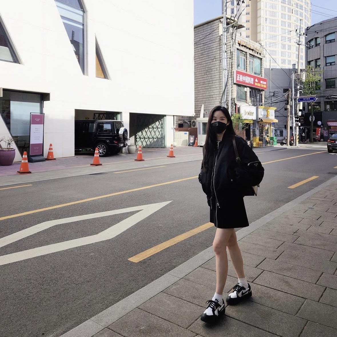 Prada Re-Nylon Bomber Jacket Black 착용 스타일