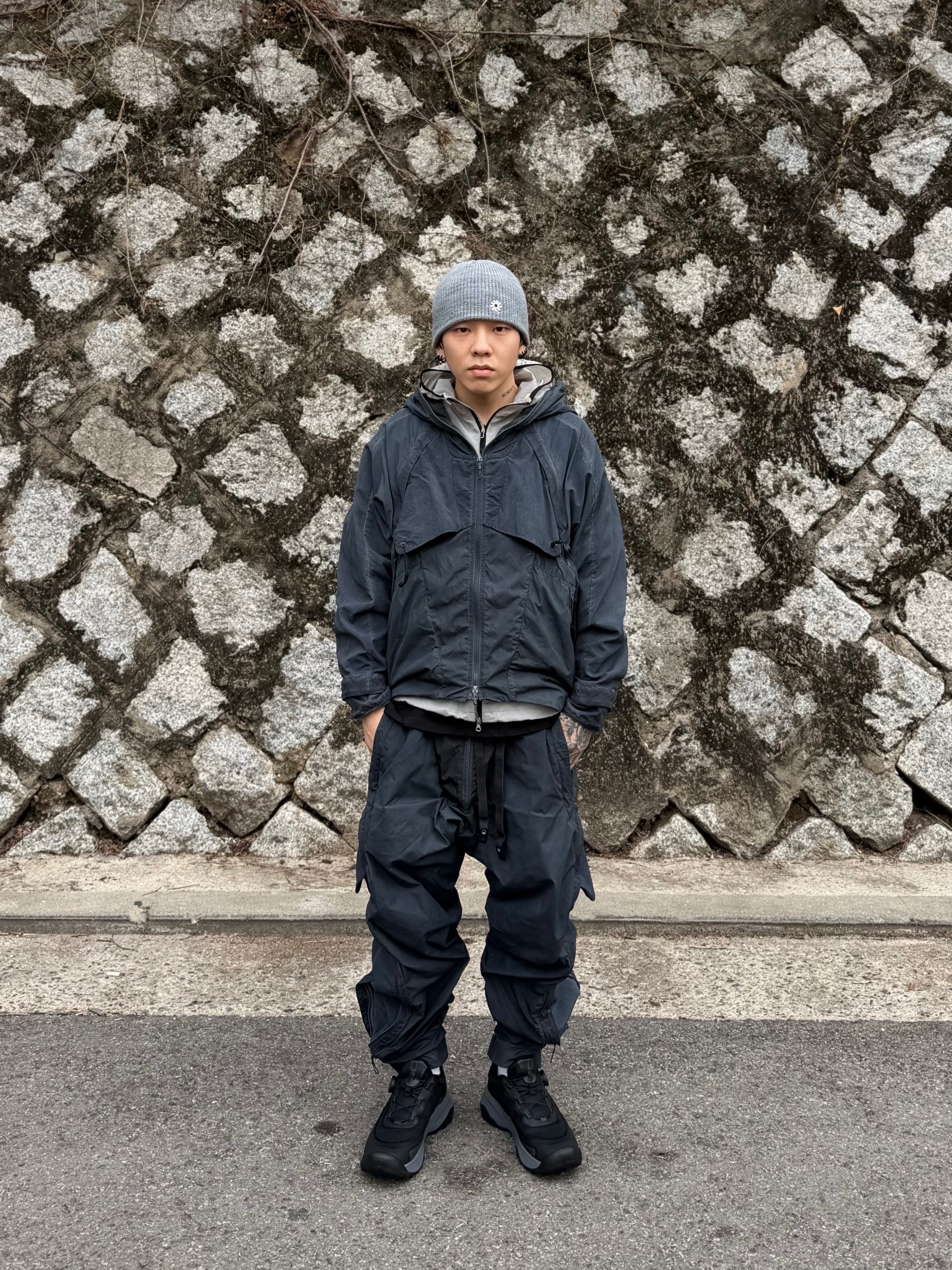 National Geographic Rover City Black 착용 스타일 - 1