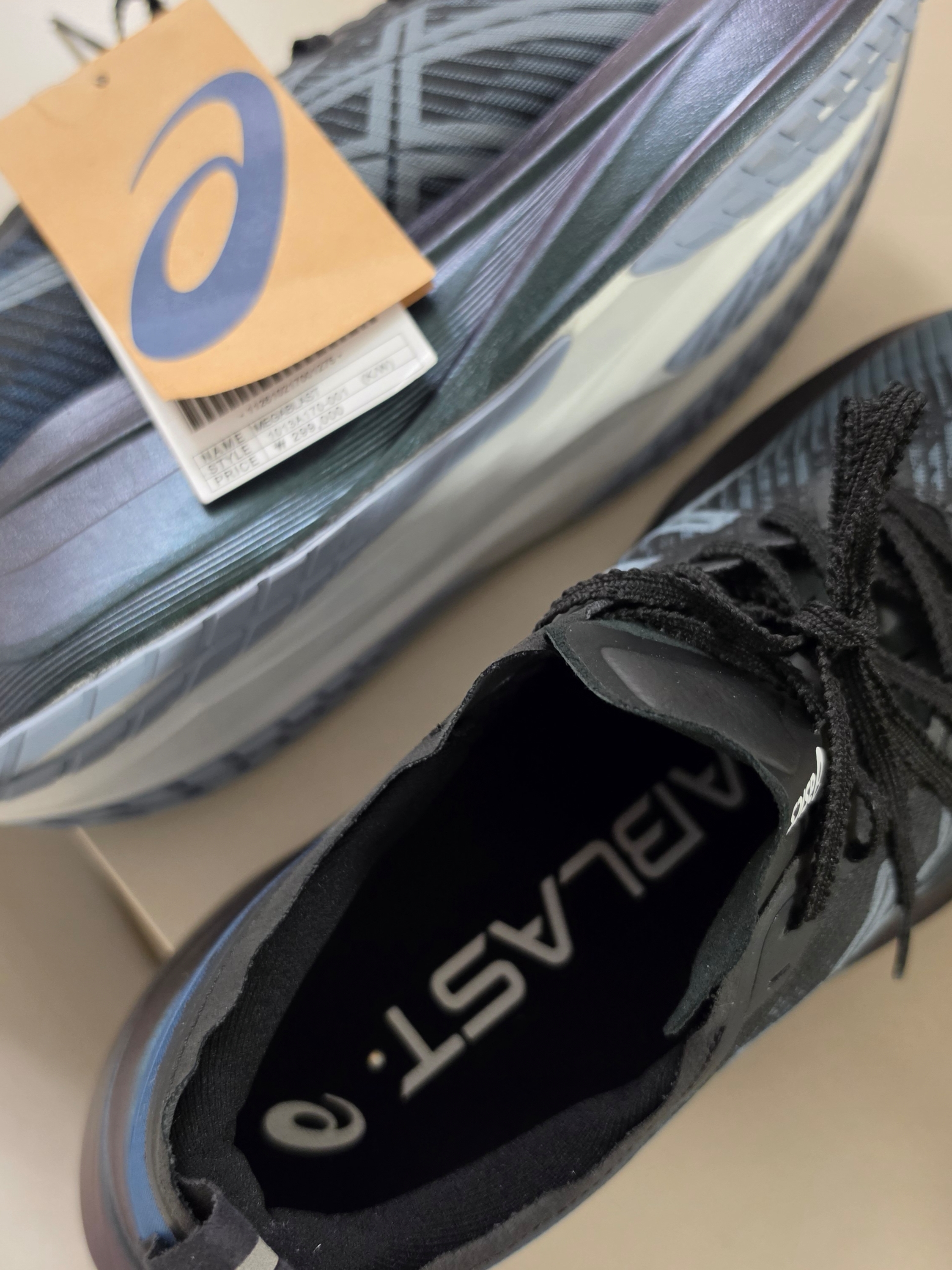 Asics Megablast Black White 착용 스타일 - 1