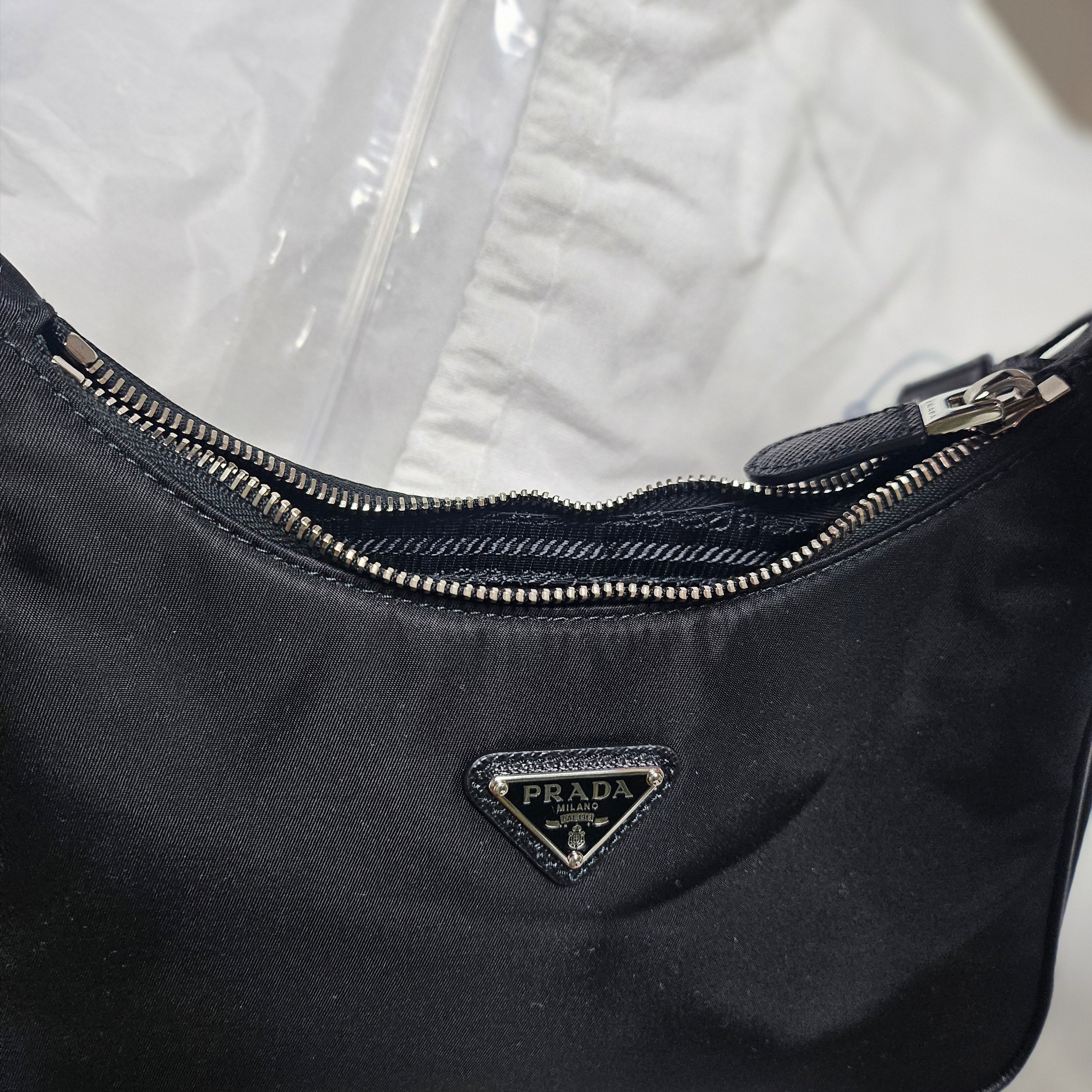 Prada Re-Edition 2005 Re-Nylon and Saffiano Mini Bag Black 착용 스타일
