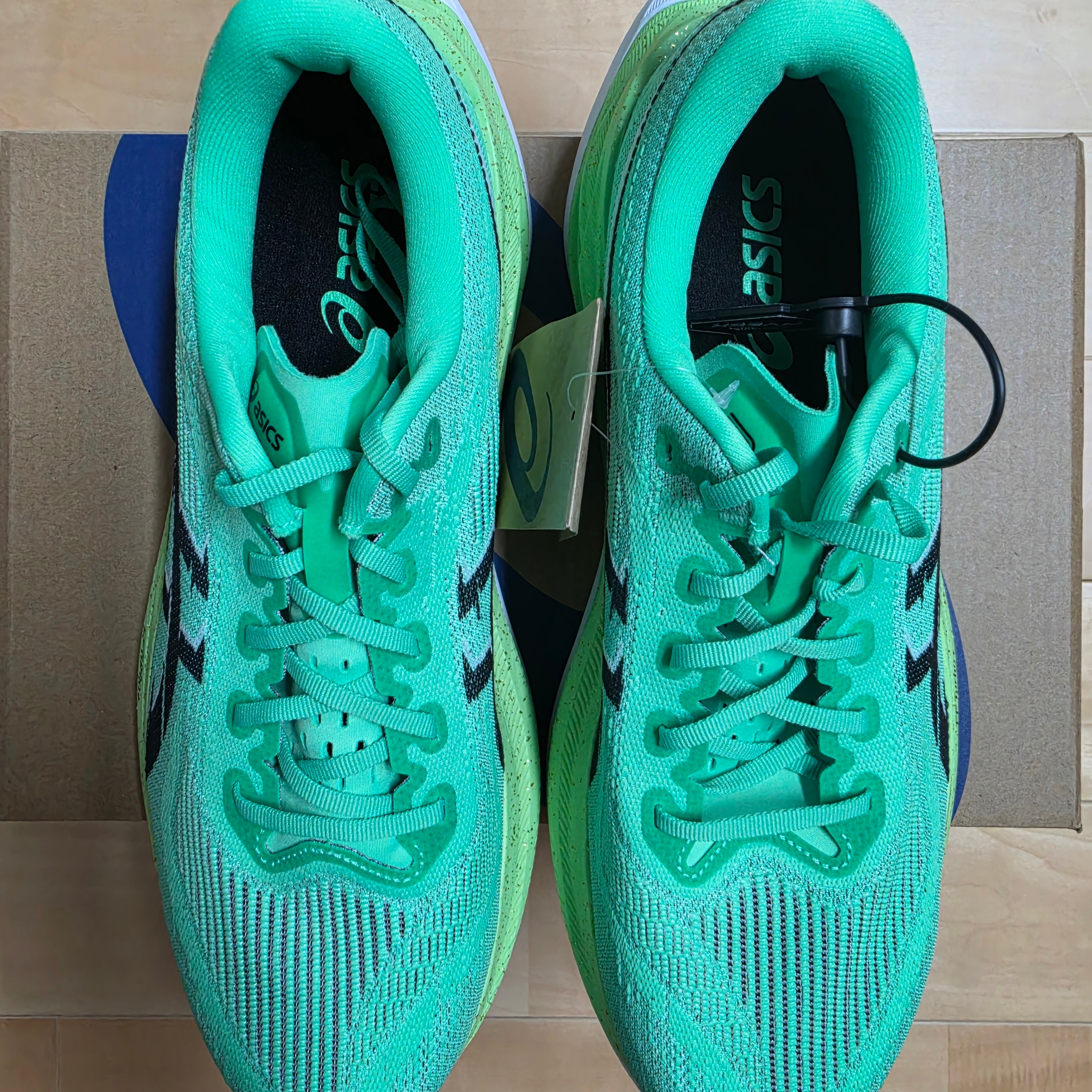 Asics Superblast 2 Ekiden Vital Green Black 착용 스타일 - 4
