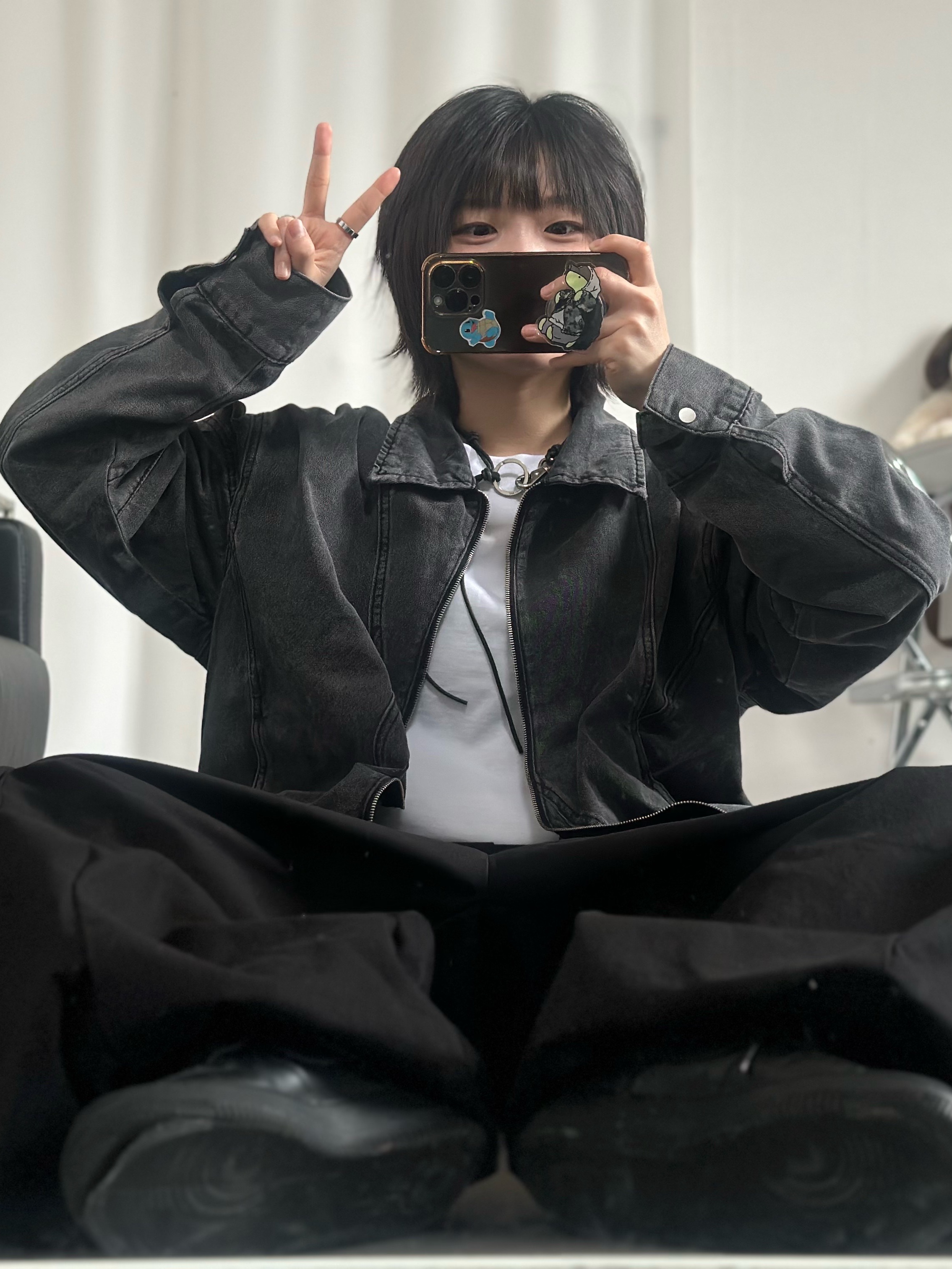 Our Legacy Ladon Leather Keychain Black 착용 스타일 - 5