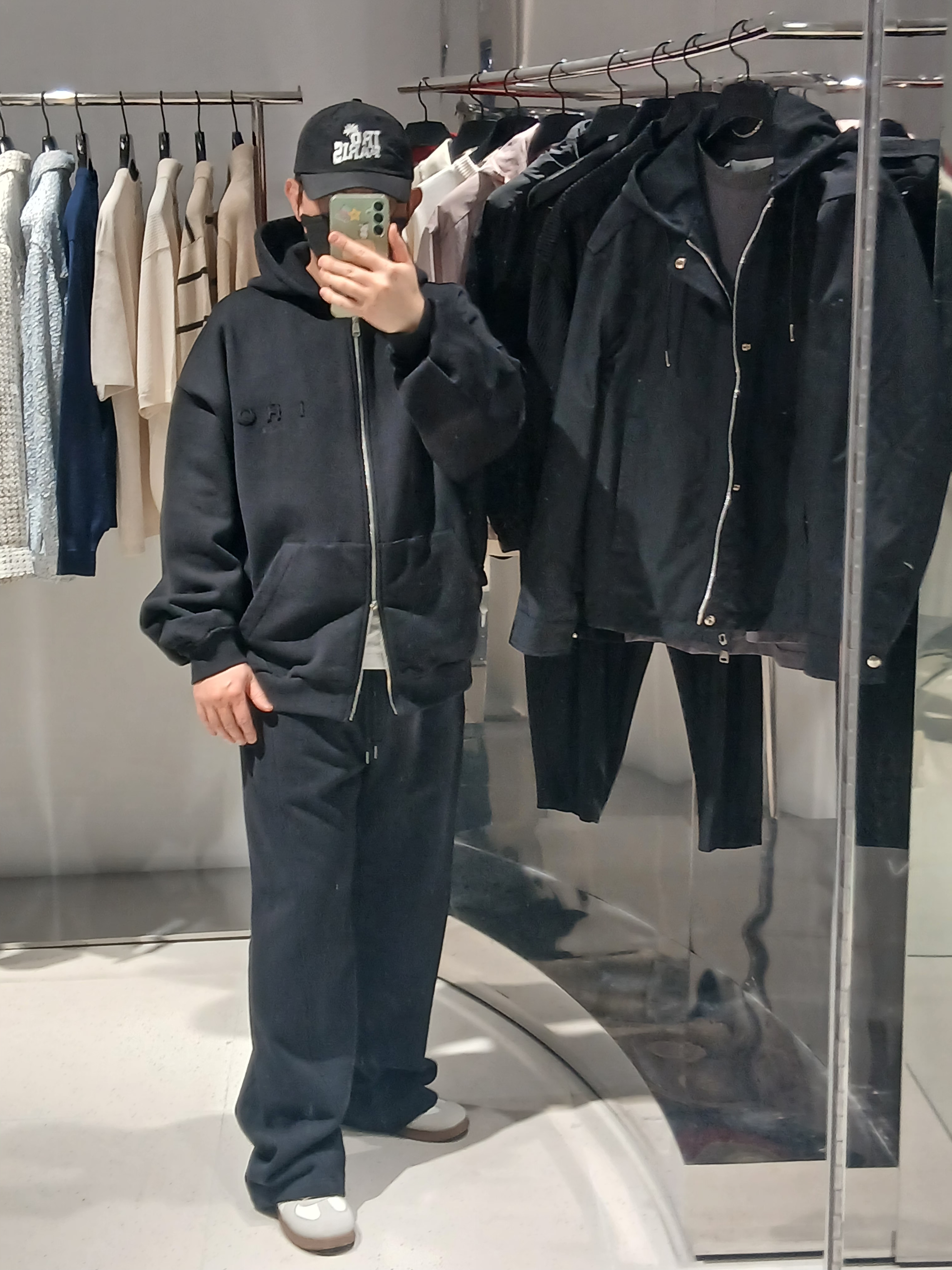 Maison Margiela Calfskin Replica Sneakers, IRO Voile Cushioned Fabric Hooded Zip-Up T-Shirt Black 착용 스타일 - 5