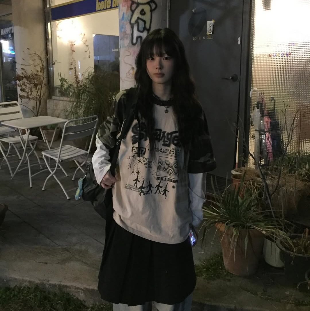 MAINBOOTH Strange Dream T-shirt Camo 착용 스타일 - 2